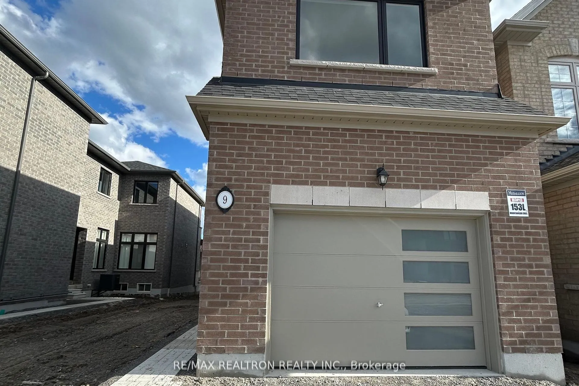 Photo 7 of 9 Mountainside Crescent, Whitby, Rolling Acres — HOMEH