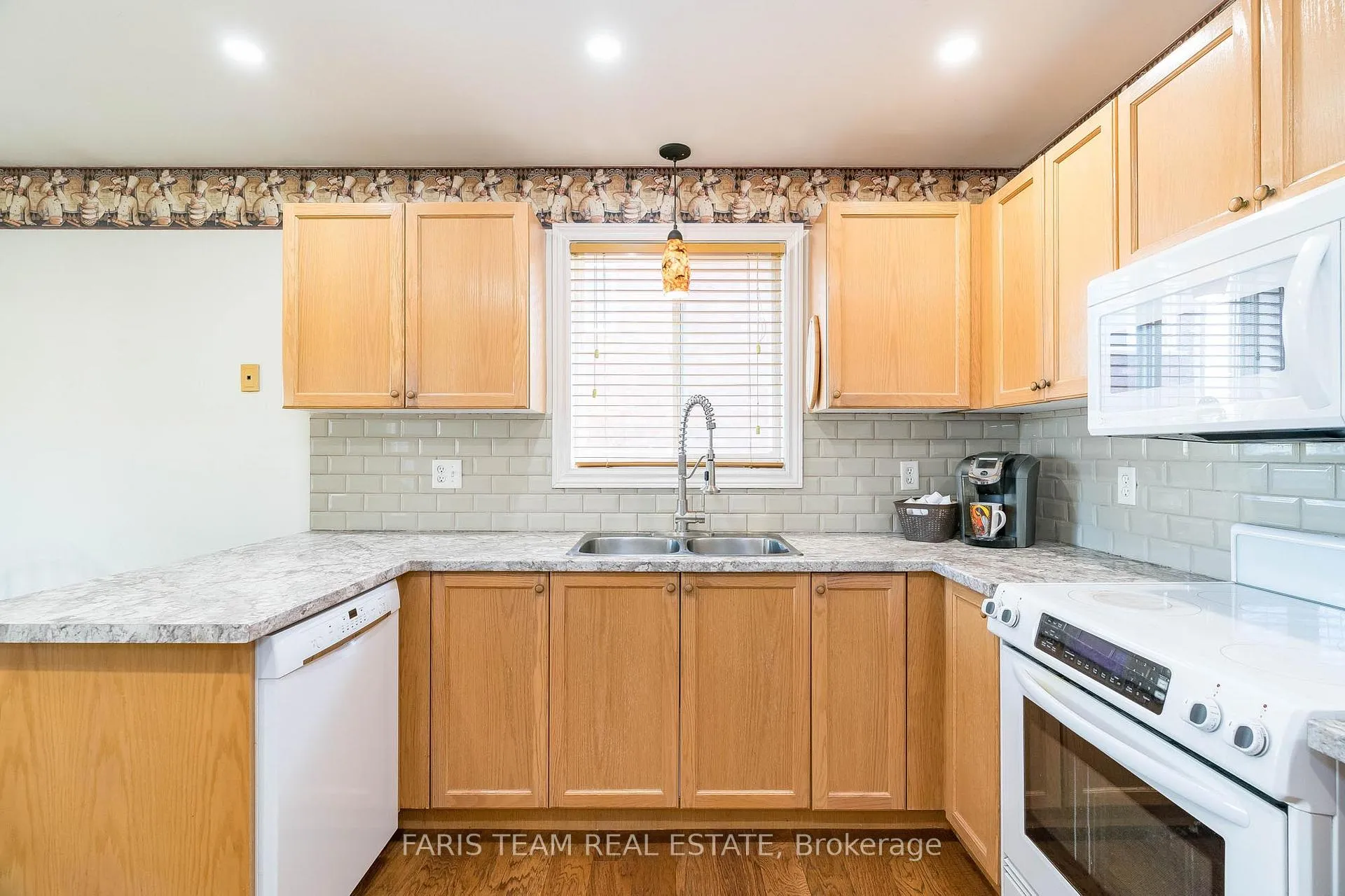 Photo 3 of 4 Marjoy Avenue, Barrie, 400 North — HOMEH