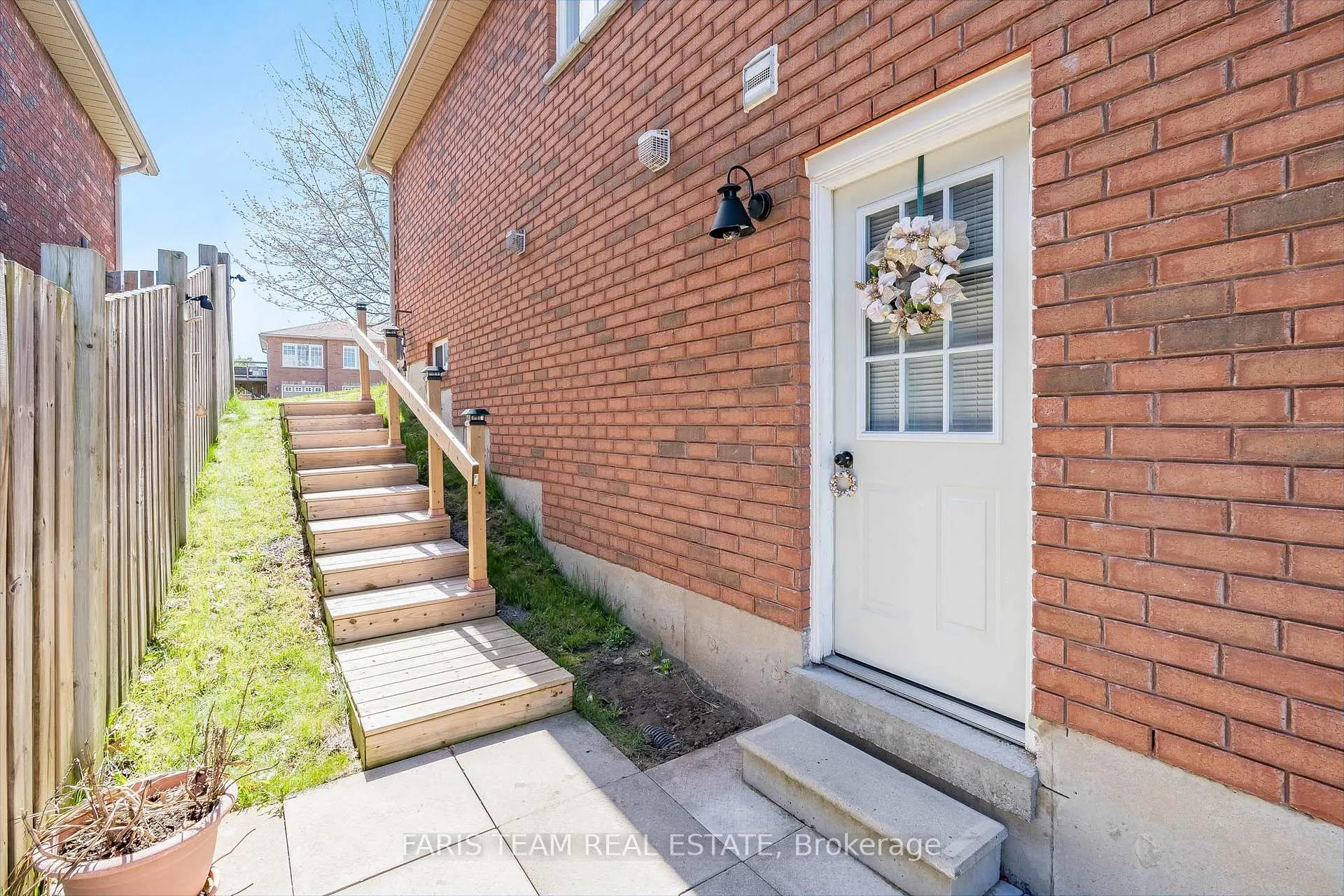 Photo 16 of 4 Marjoy Avenue, Barrie, 400 North — HOMEH