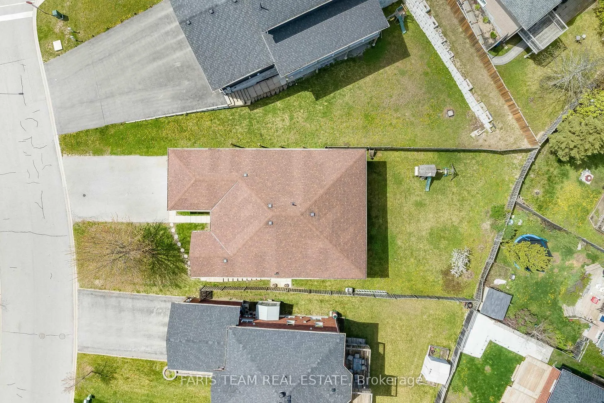 Photo 26 of 4 Marjoy Avenue, Barrie, 400 North — HOMEH