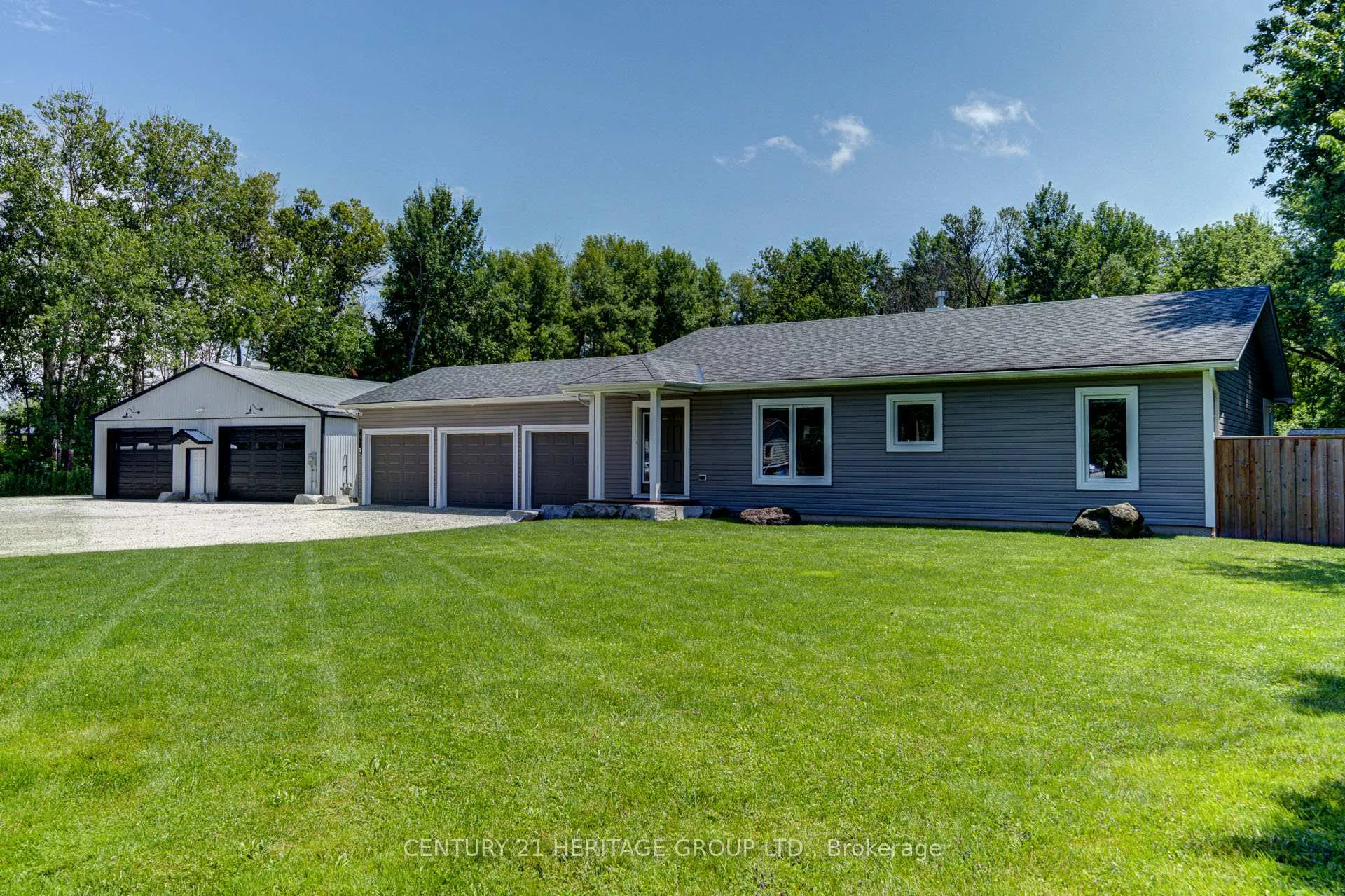Photo 2 of 1213 Shore Acres Drive, Innisfil, Gilford — HOMEH