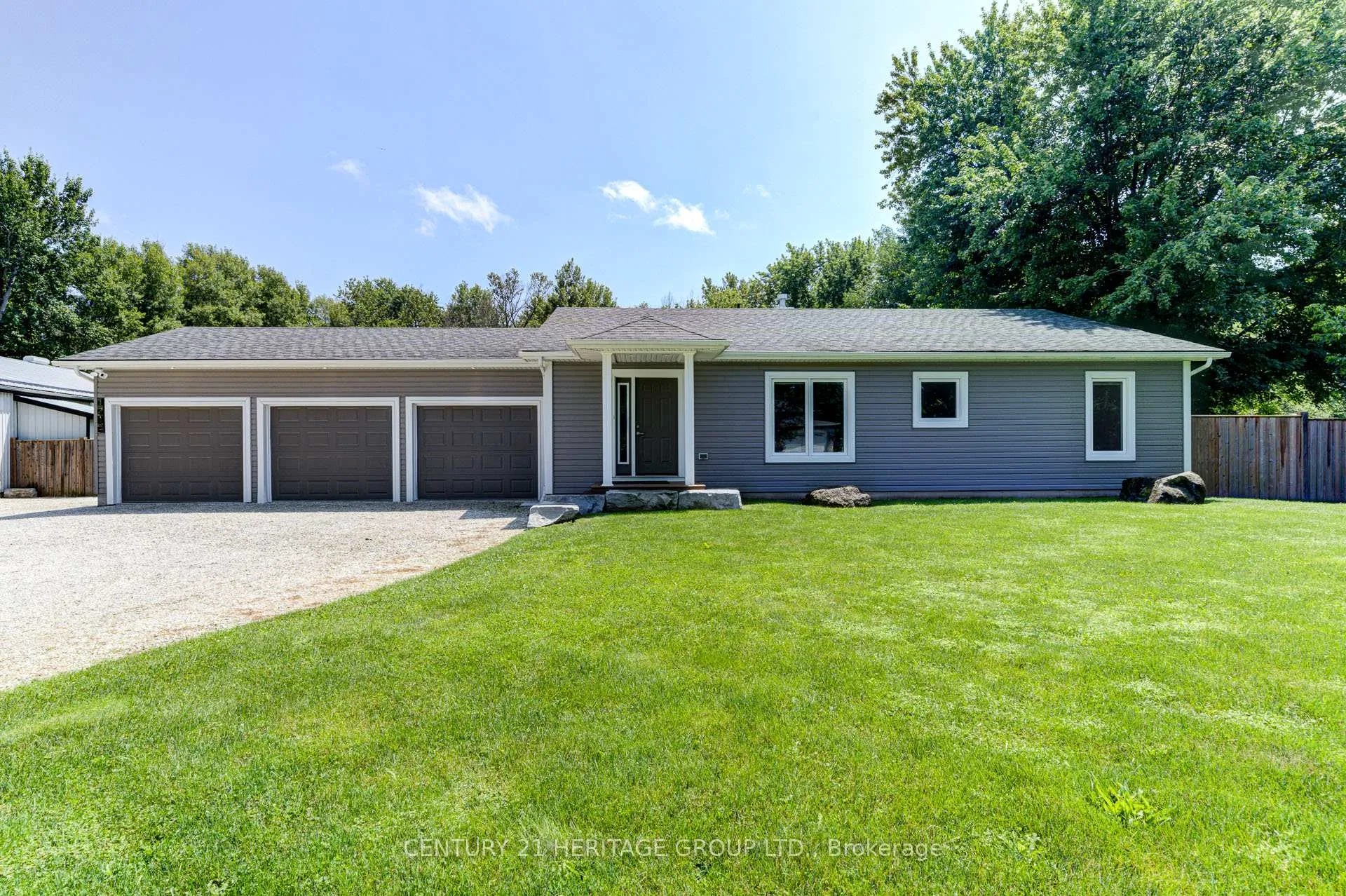 Photo 4 of 1213 Shore Acres Drive, Innisfil, Gilford — HOMEH