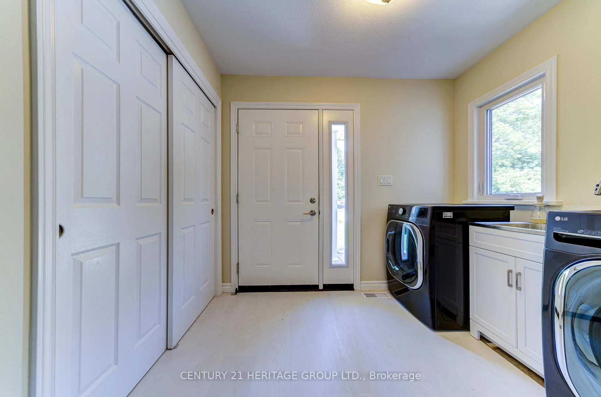 Photo 5 of 1213 Shore Acres Drive, Innisfil, Gilford — HOMEH