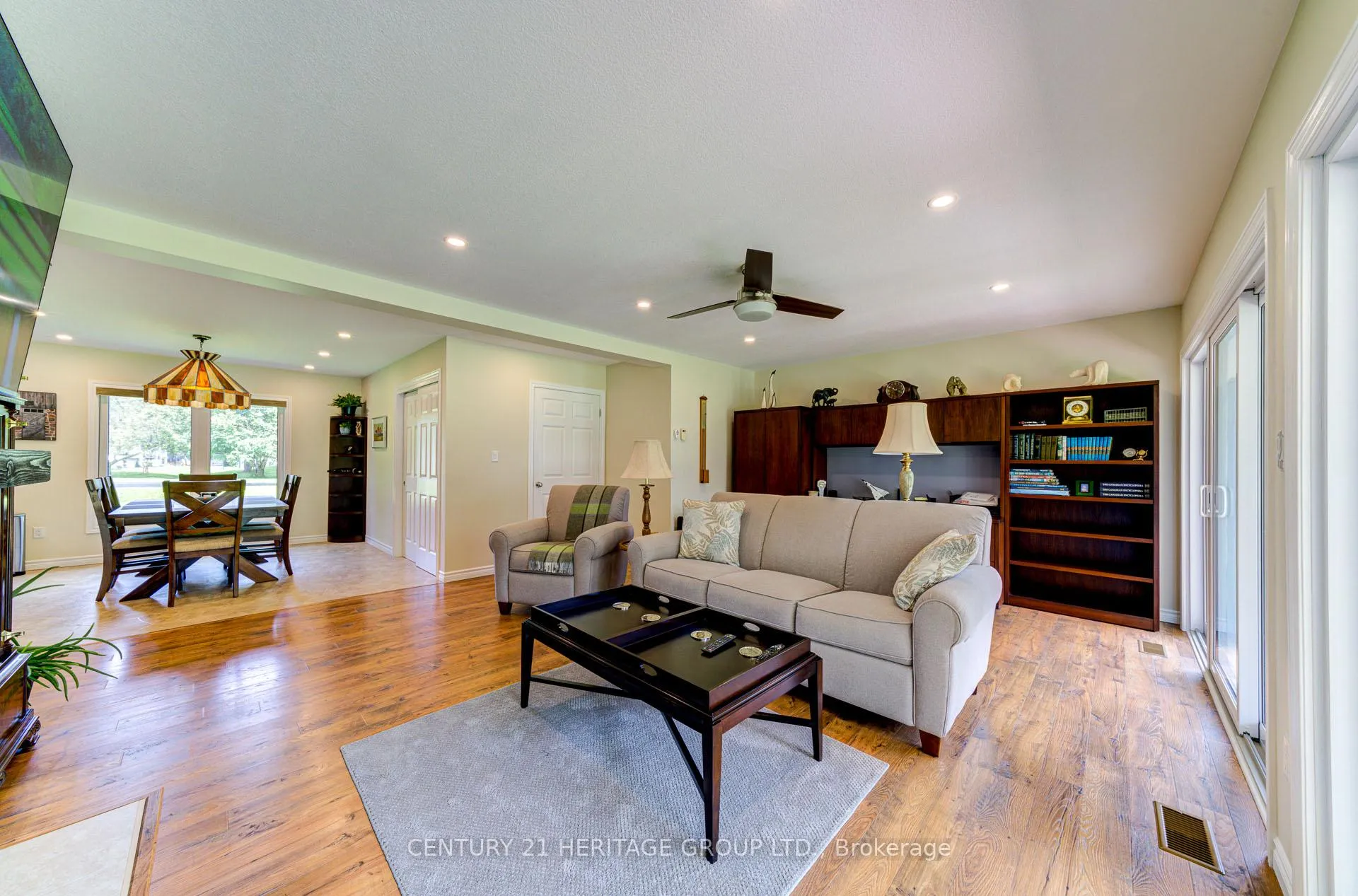 Photo 7 of 1213 Shore Acres Drive, Innisfil, Gilford — HOMEH