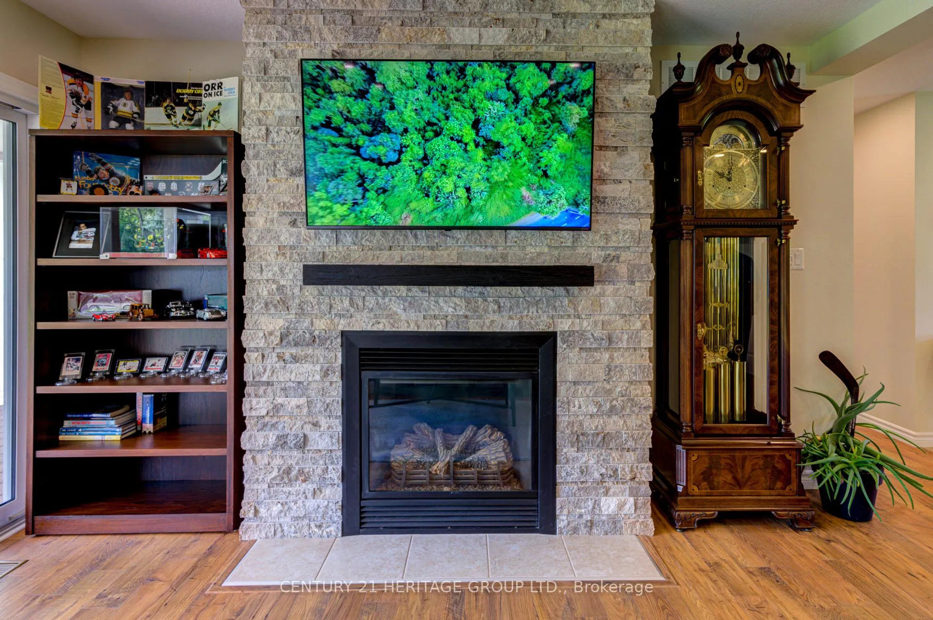 Photo 10 of 1213 Shore Acres Drive, Innisfil, Gilford — HOMEH