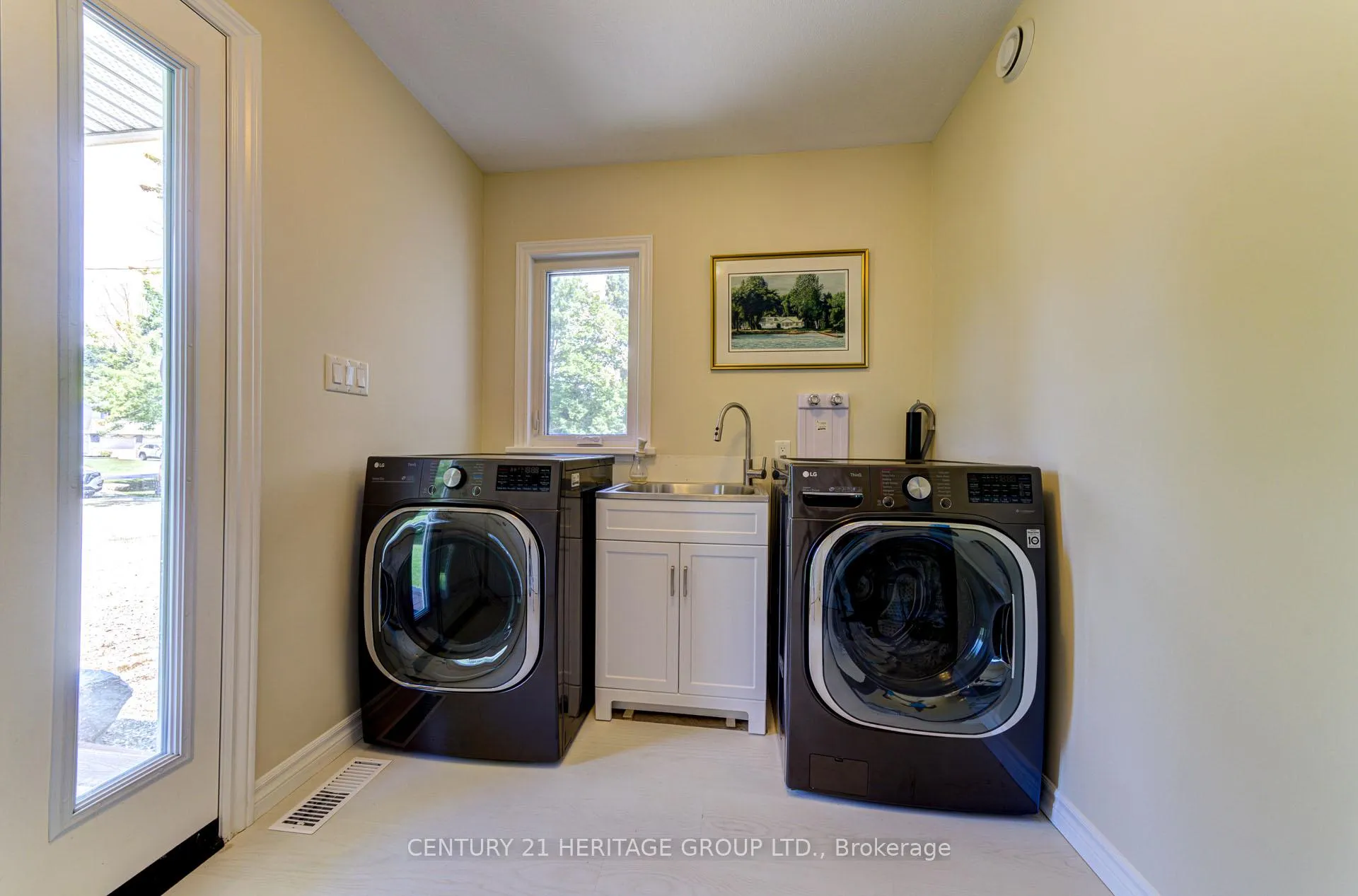 Photo 23 of 1213 Shore Acres Drive, Innisfil, Gilford — HOMEH