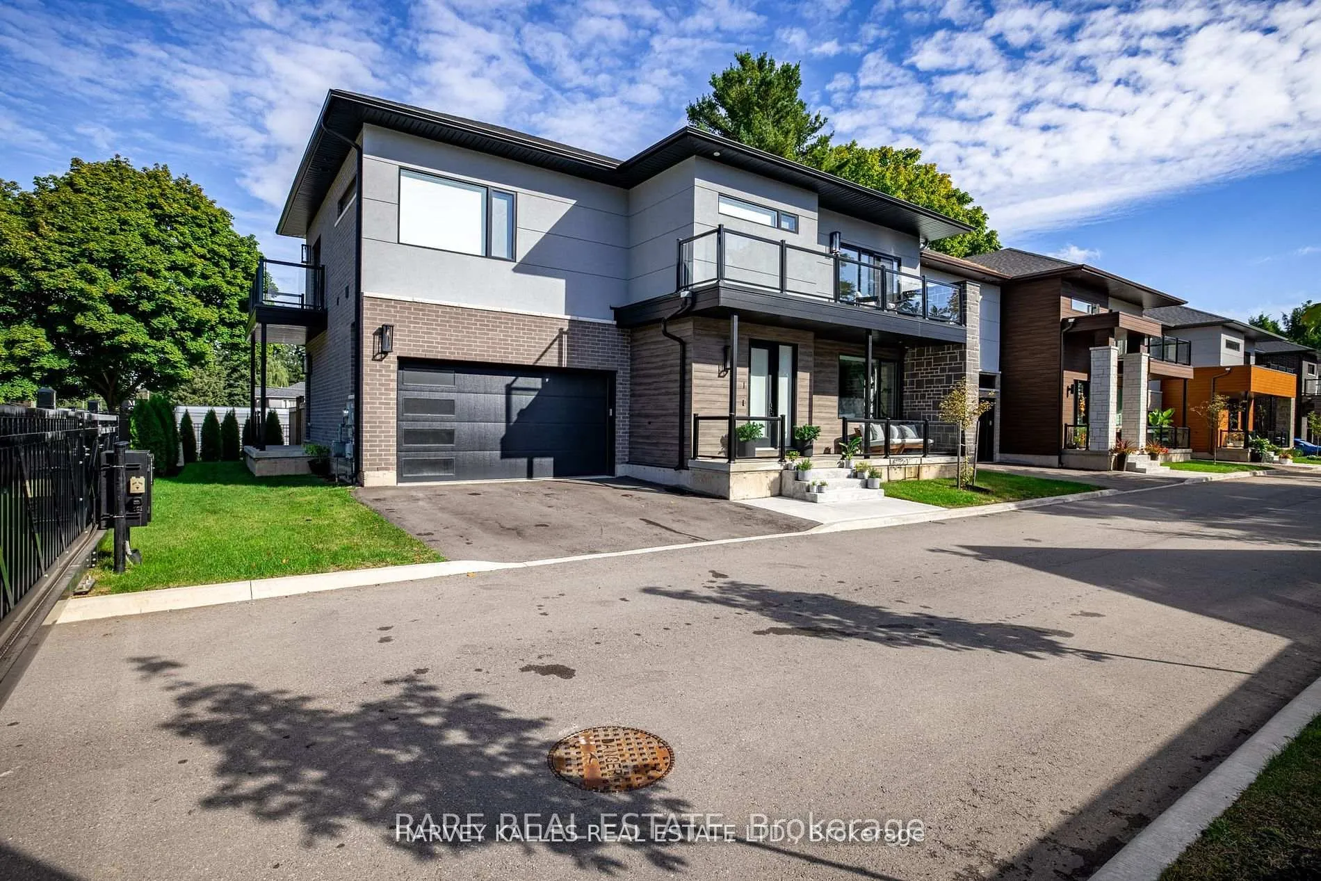 Front of Unit 1, 121 Fiddlers Green Road