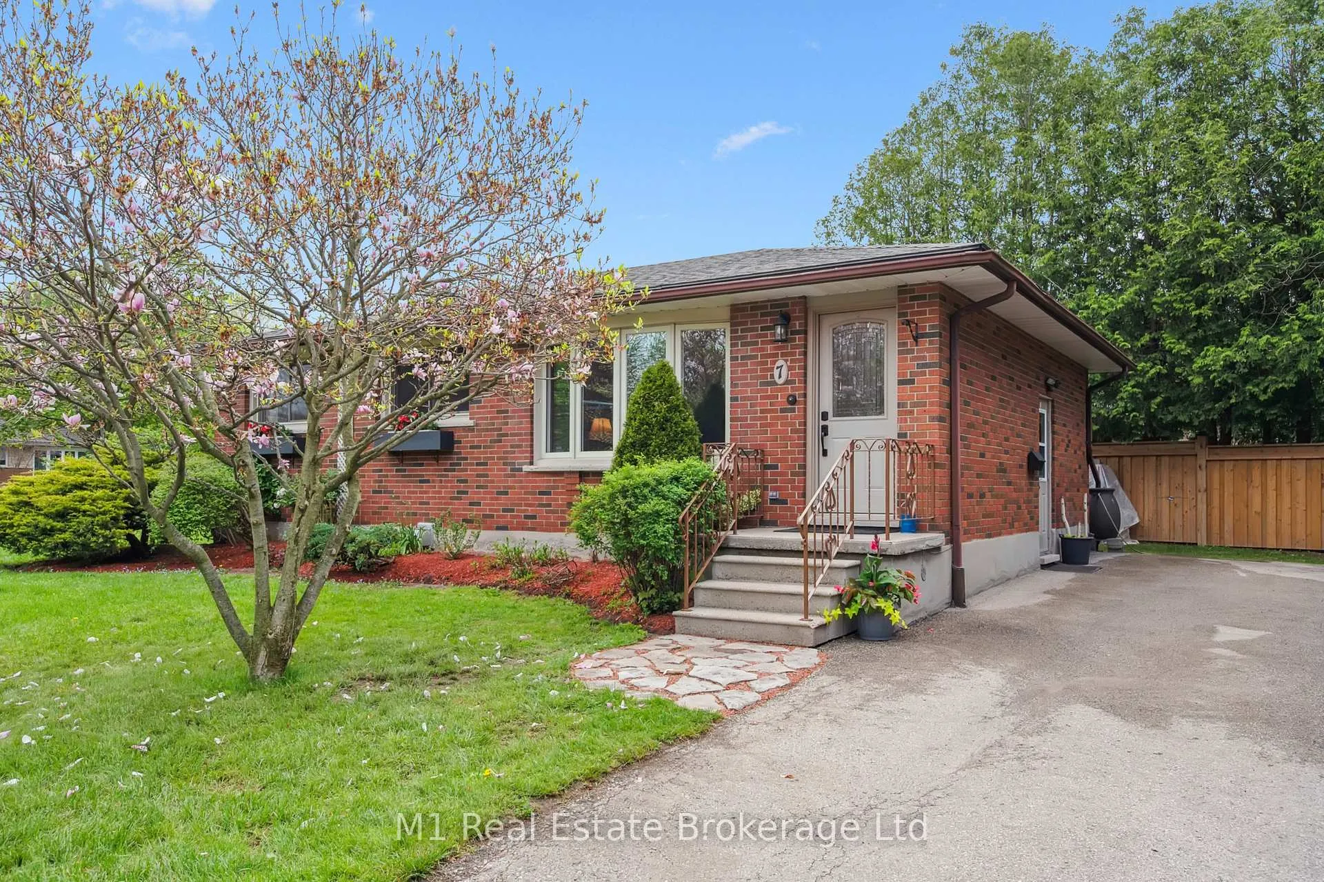 Front of 7 Golfview Road