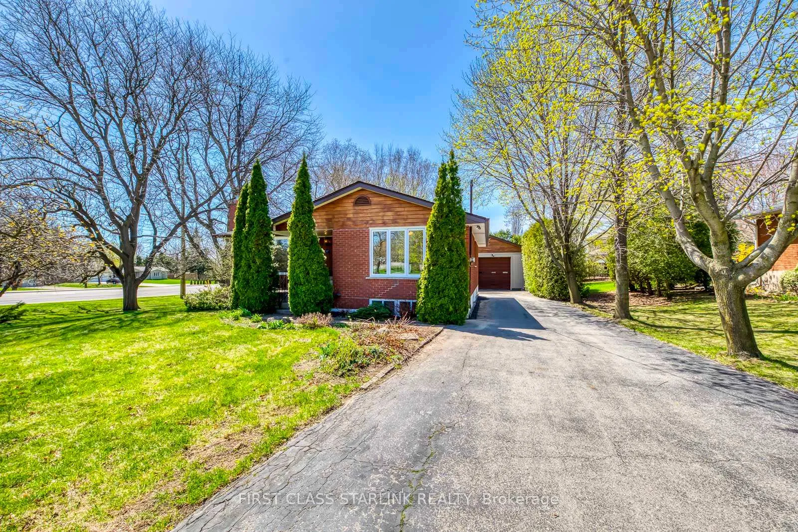 Photo 1 of 57 Mcdonald Court, Hamilton, Waterdown — HOMEH