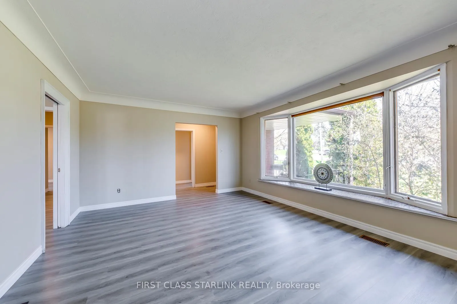 Photo 9 of 57 Mcdonald Court, Hamilton, Waterdown — HOMEH