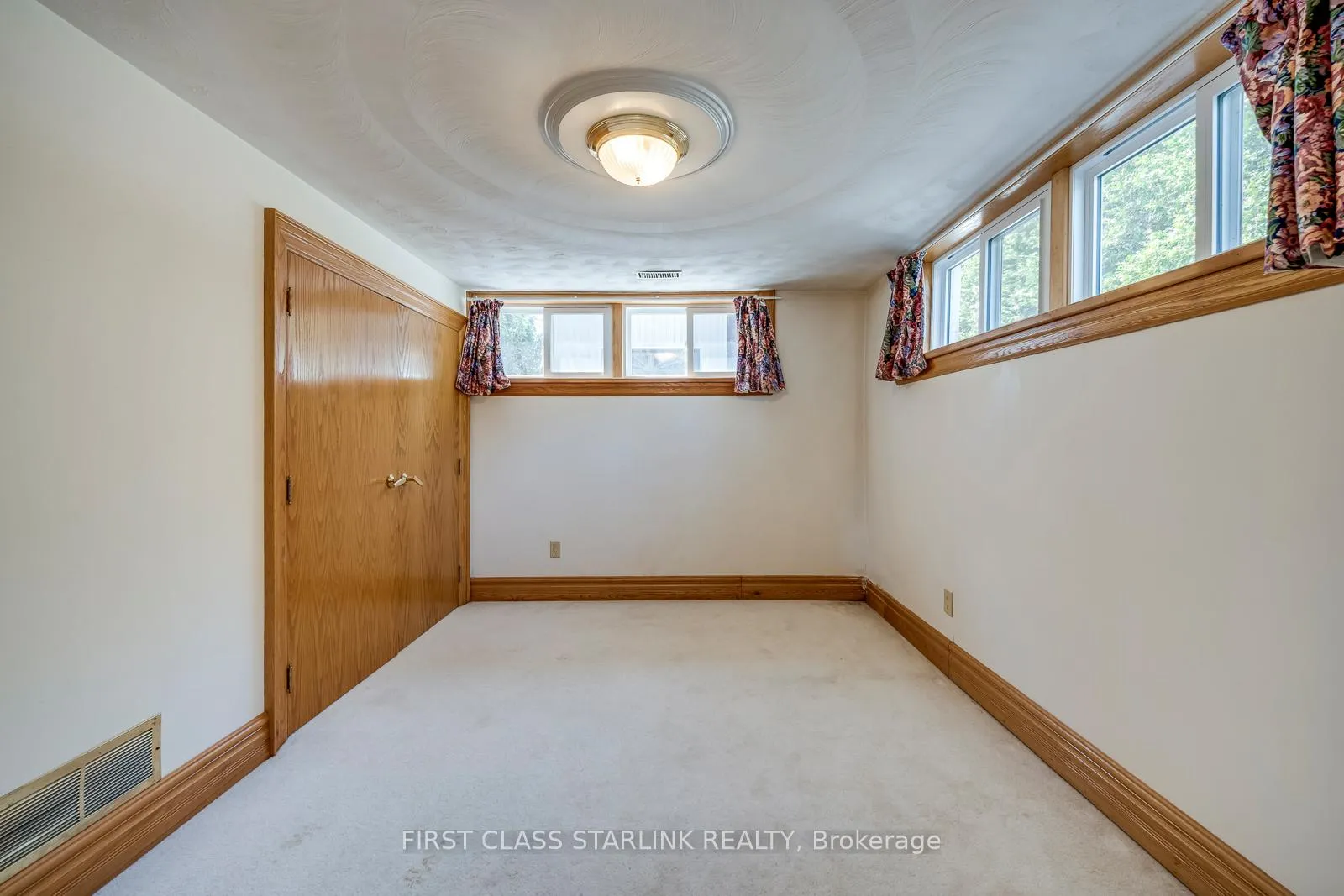 Photo 25 of 57 Mcdonald Court, Hamilton, Waterdown — HOMEH
