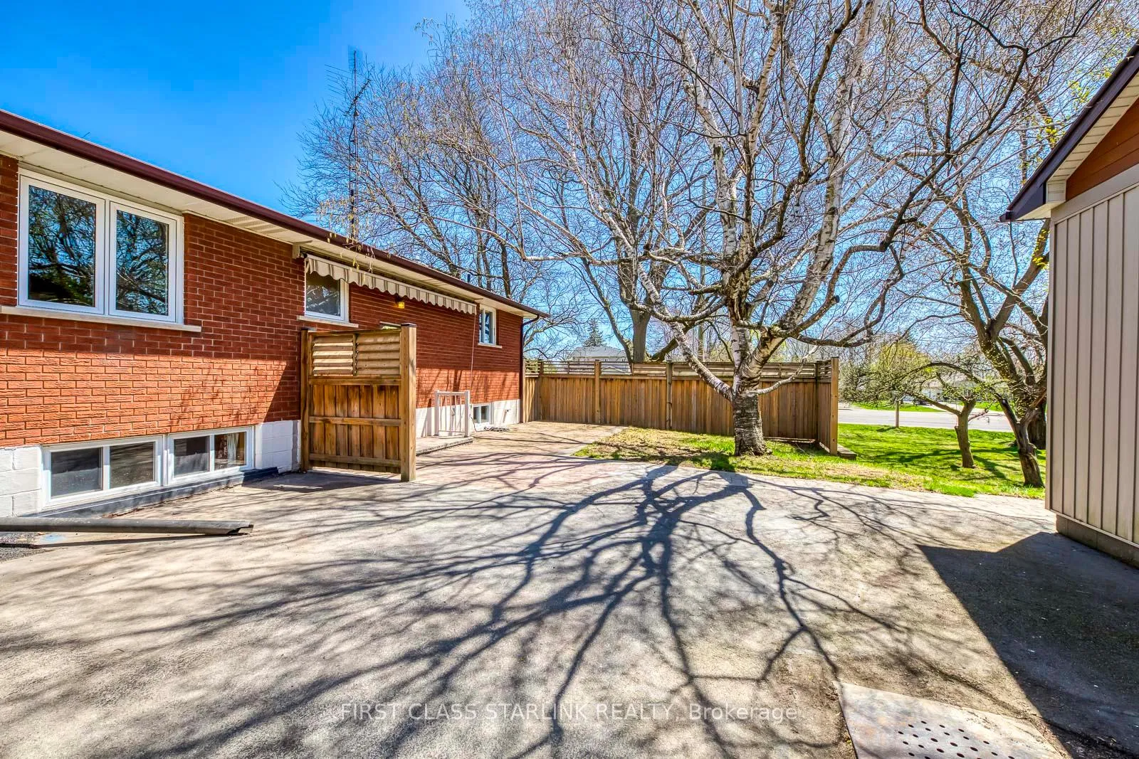 Photo 30 of 57 Mcdonald Court, Hamilton, Waterdown — HOMEH