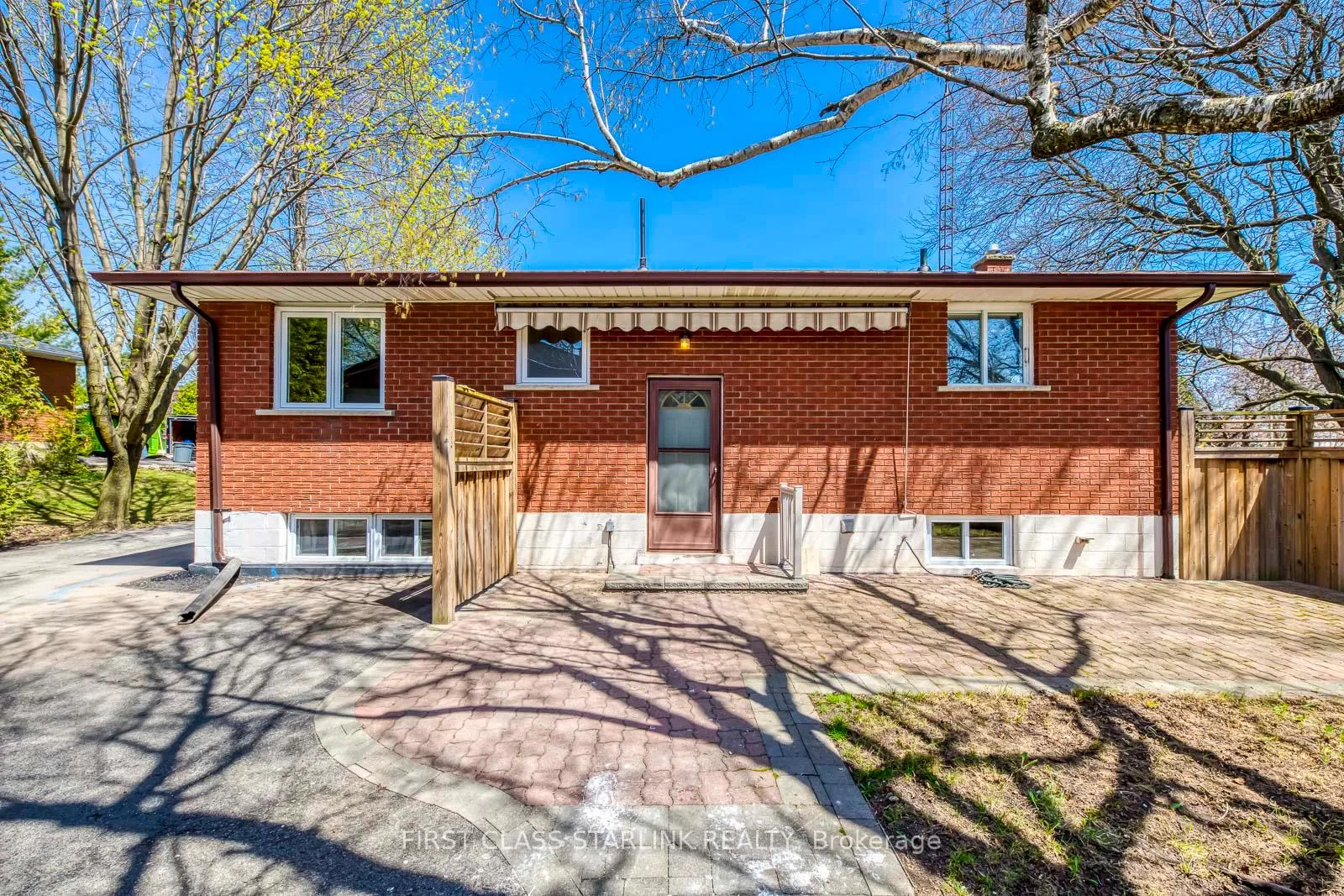 Photo 33 of 57 Mcdonald Court, Hamilton, Waterdown — HOMEH