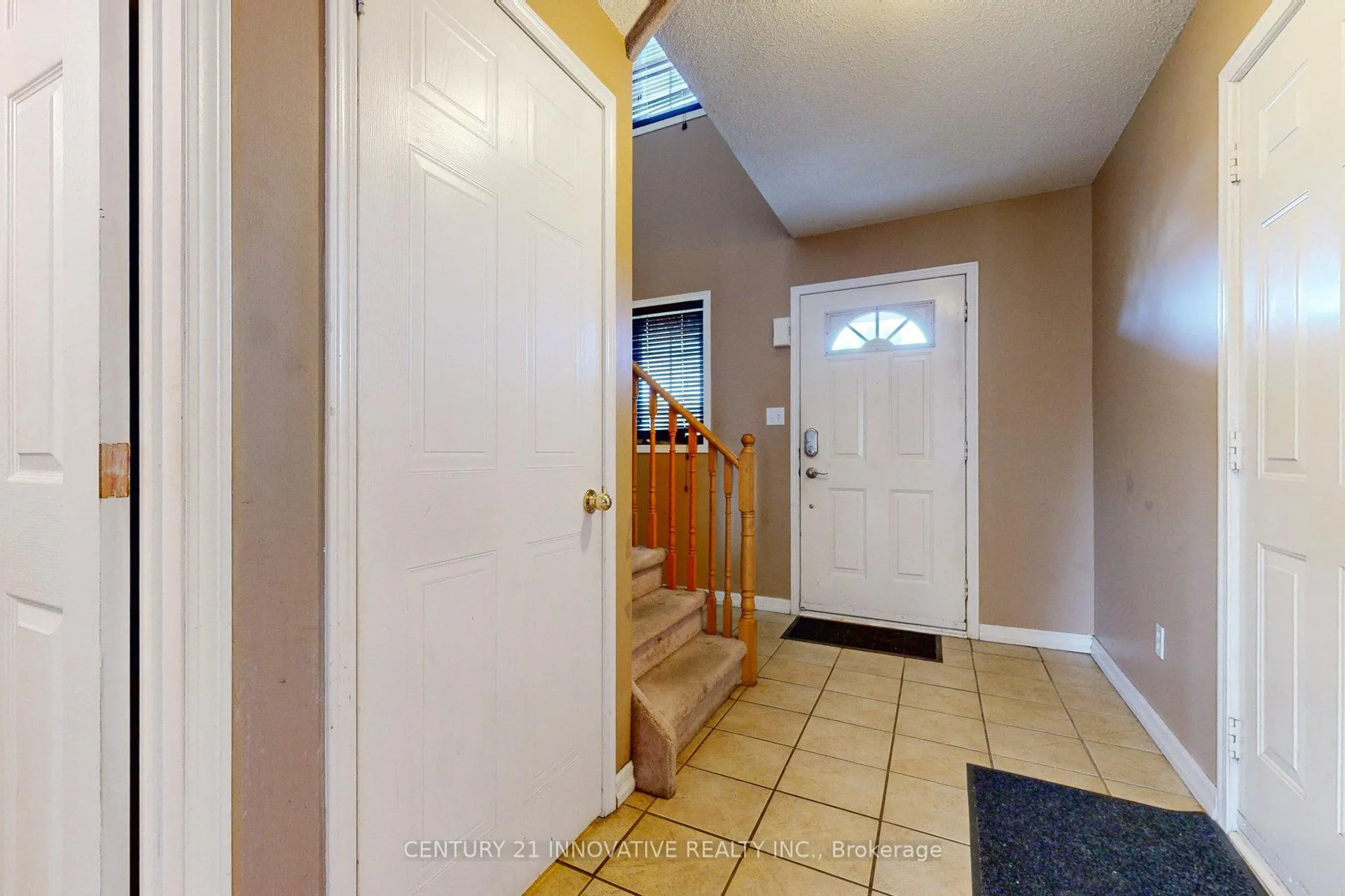 Photo 3 of 1910 Dalhousie Crescent, Oshawa, Samac — HOMEH