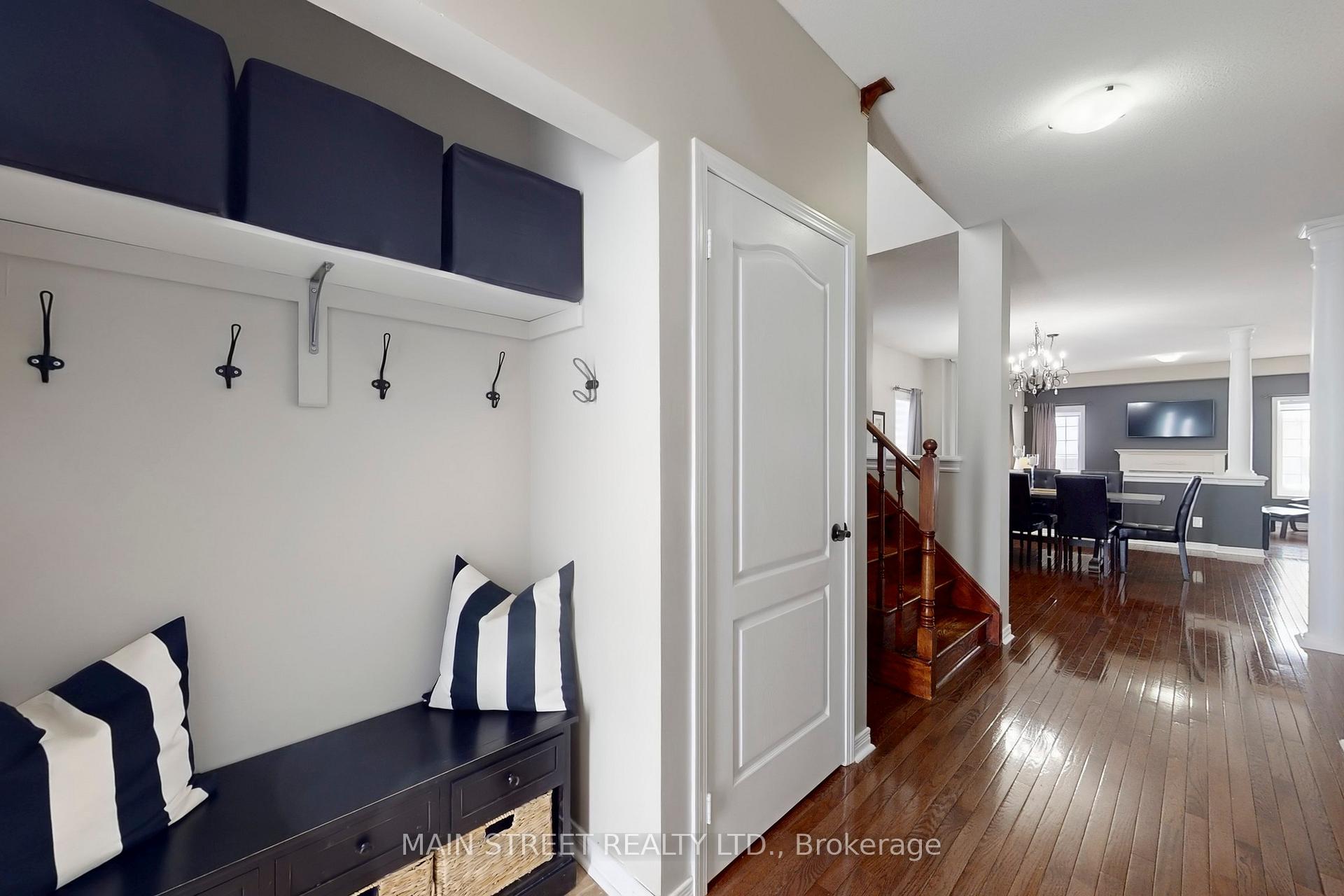 Photo 4 of 58 Tudor Crescent, Barrie, Innis-Shore — HOMEH