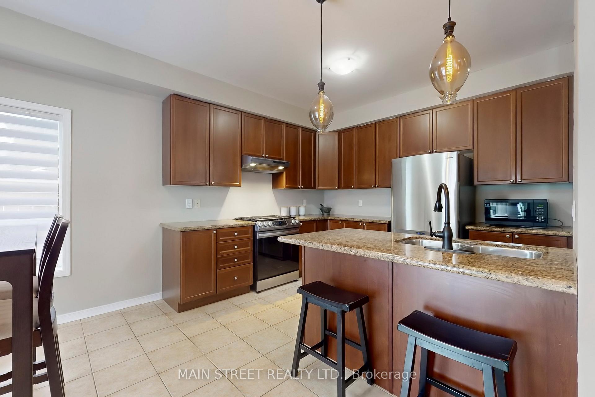 Photo 15 of 58 Tudor Crescent, Barrie, Innis-Shore — HOMEH