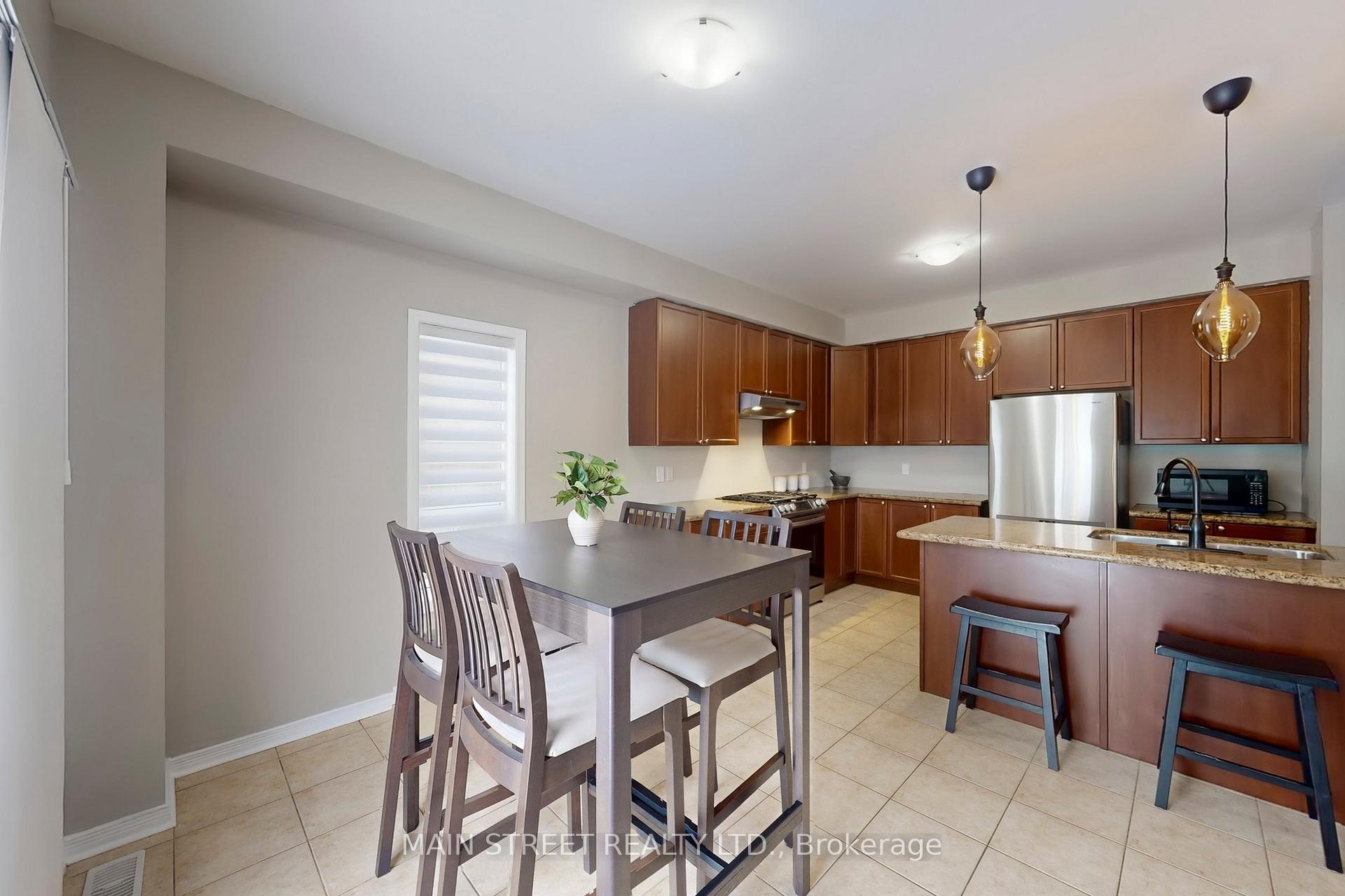Photo 18 of 58 Tudor Crescent, Barrie, Innis-Shore — HOMEH