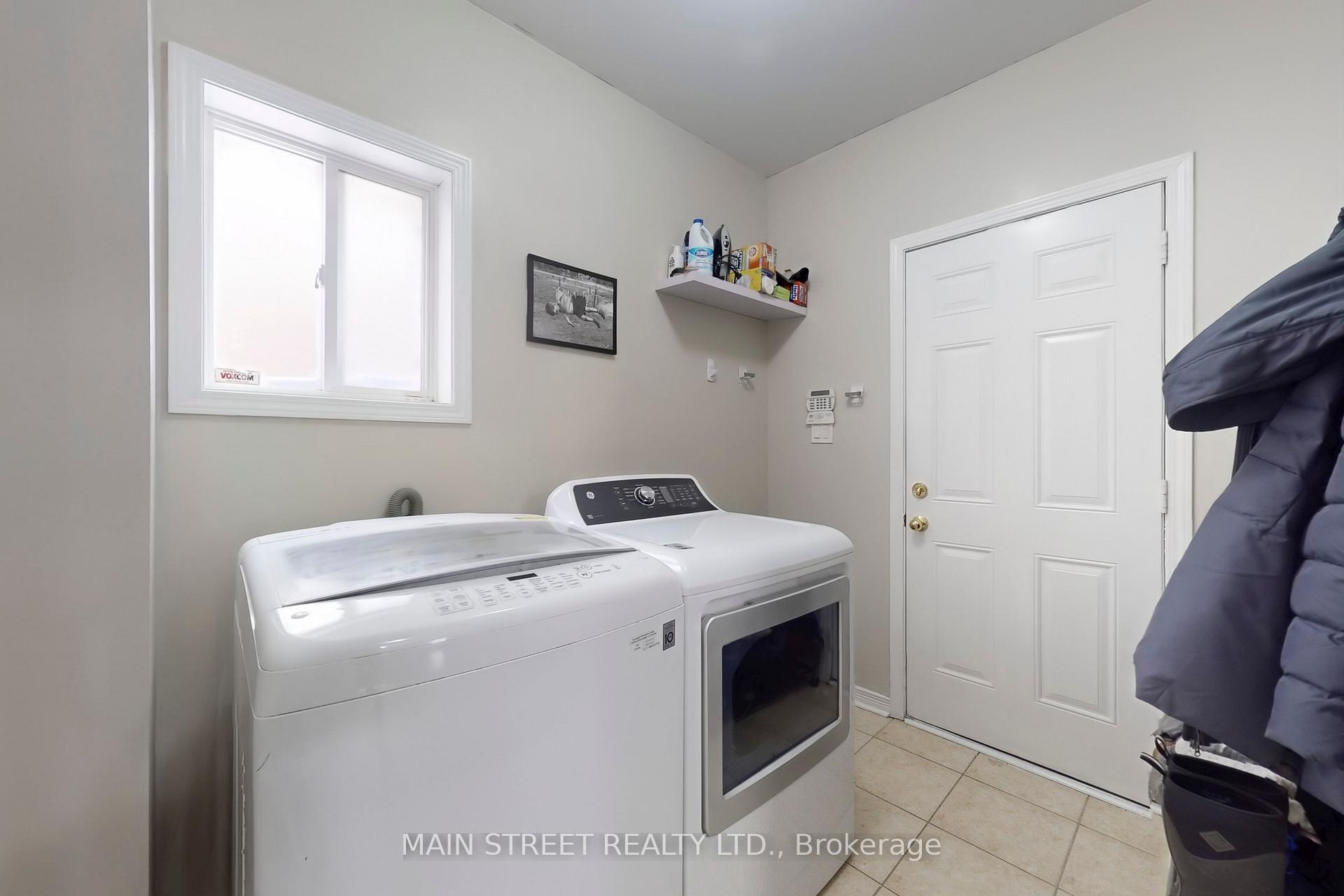 Photo 21 of 58 Tudor Crescent, Barrie, Innis-Shore — HOMEH