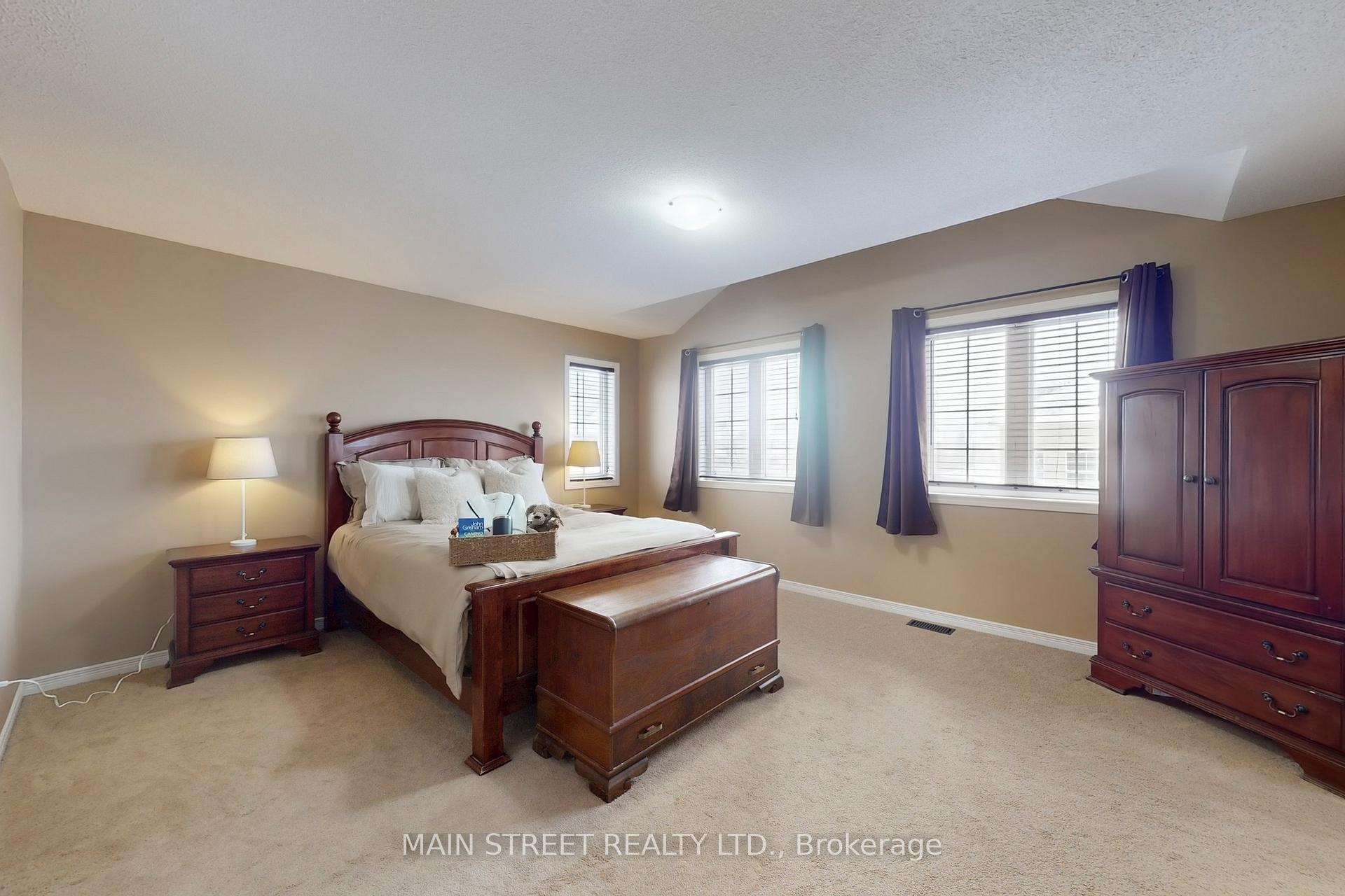 Photo 23 of 58 Tudor Crescent, Barrie, Innis-Shore — HOMEH