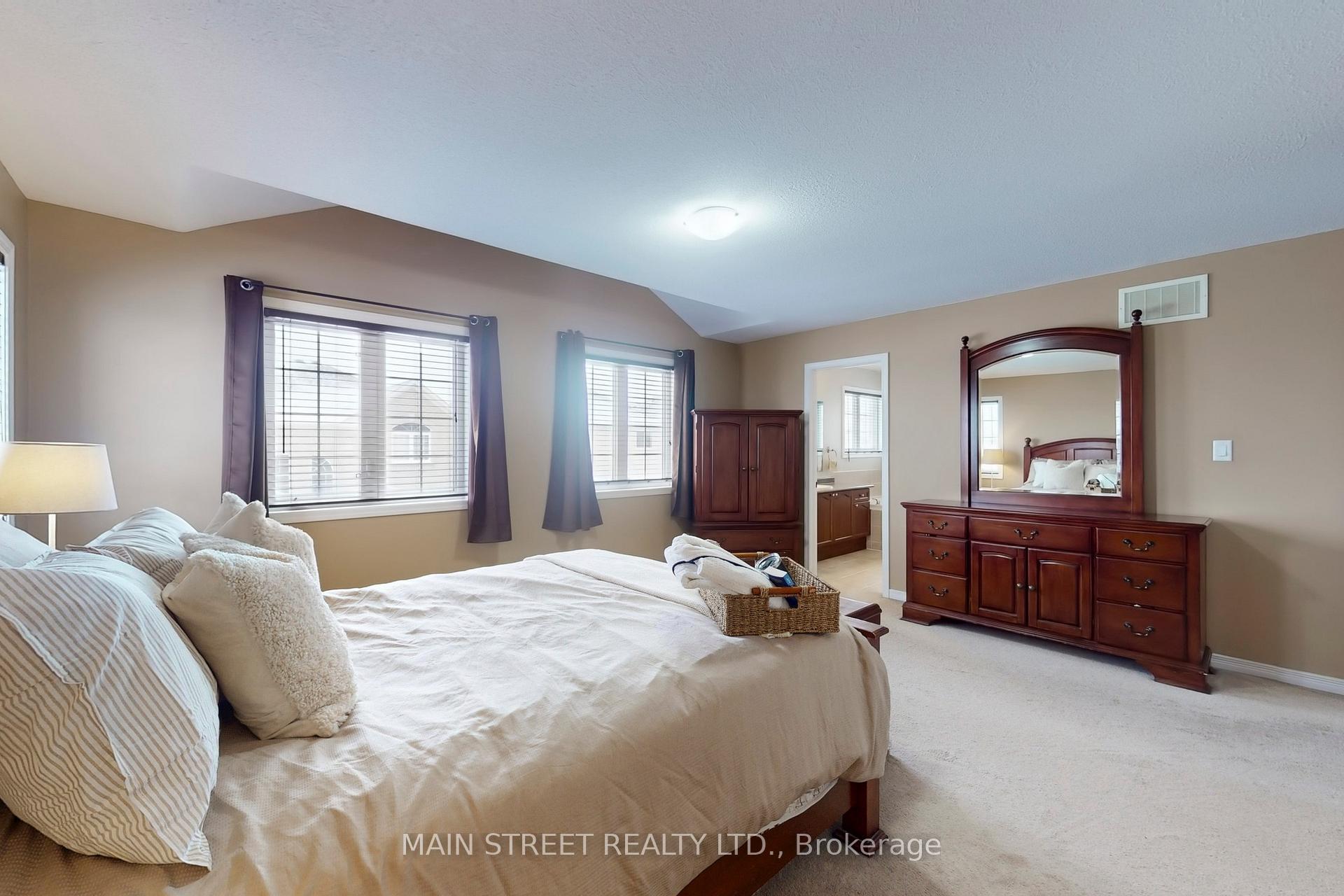 Photo 25 of 58 Tudor Crescent, Barrie, Innis-Shore — HOMEH