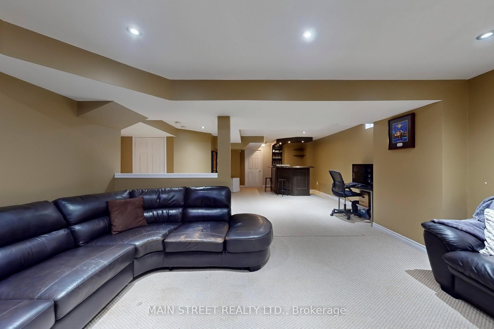 Photo 32 of 58 Tudor Crescent, Barrie, Innis-Shore — HOMEH