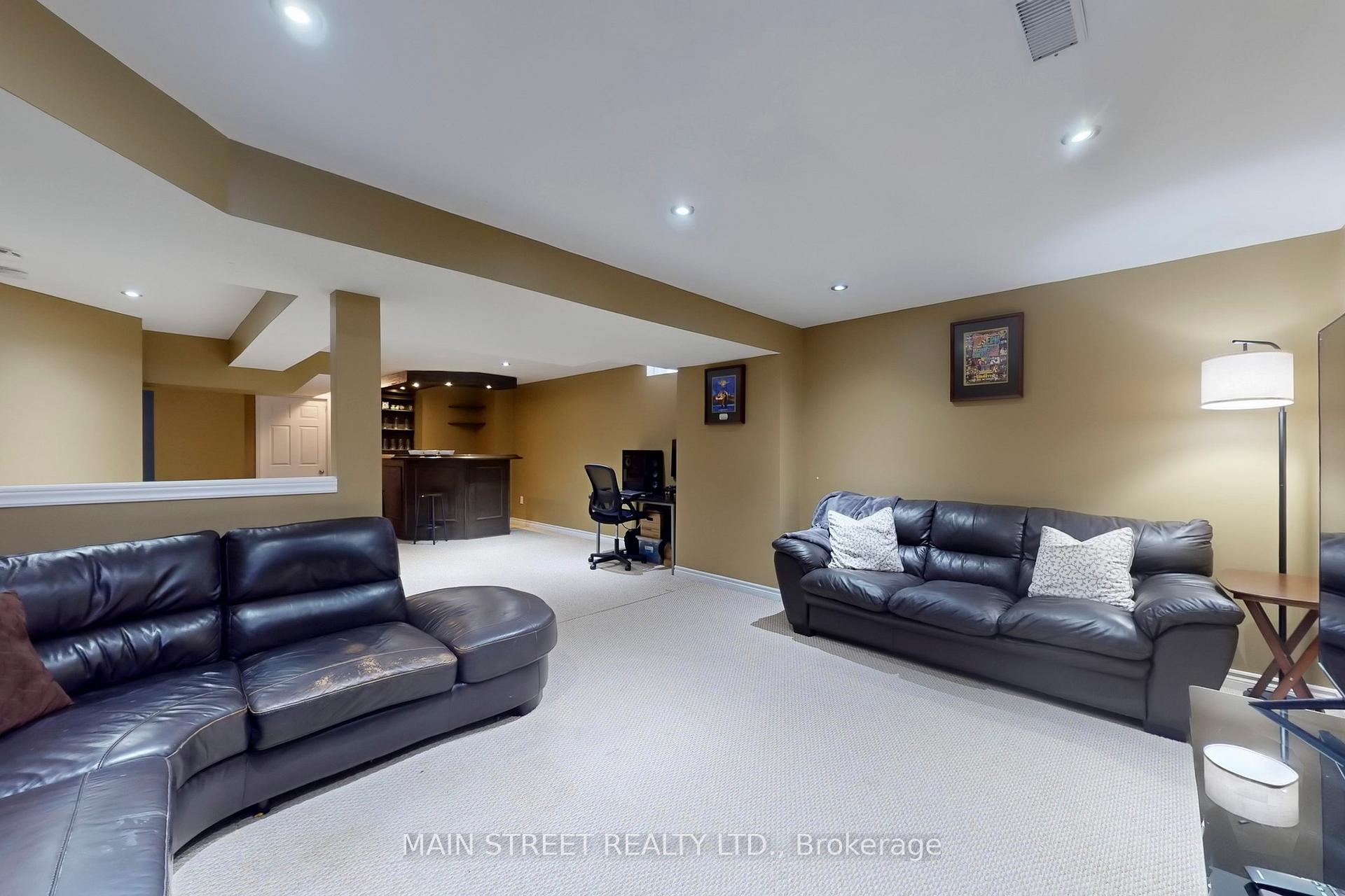 Photo 33 of 58 Tudor Crescent, Barrie, Innis-Shore — HOMEH