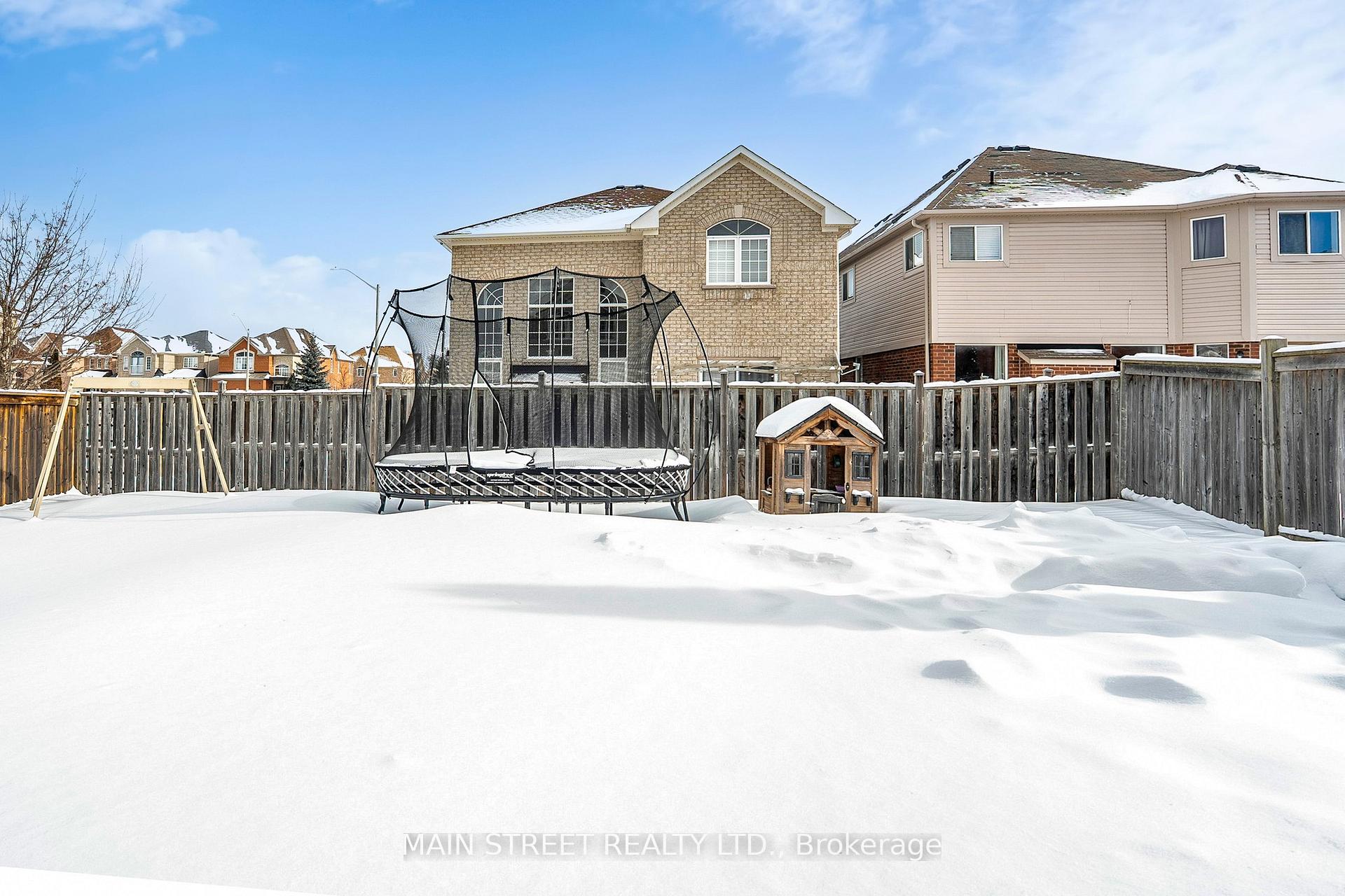 Photo 37 of 58 Tudor Crescent, Barrie, Innis-Shore — HOMEH