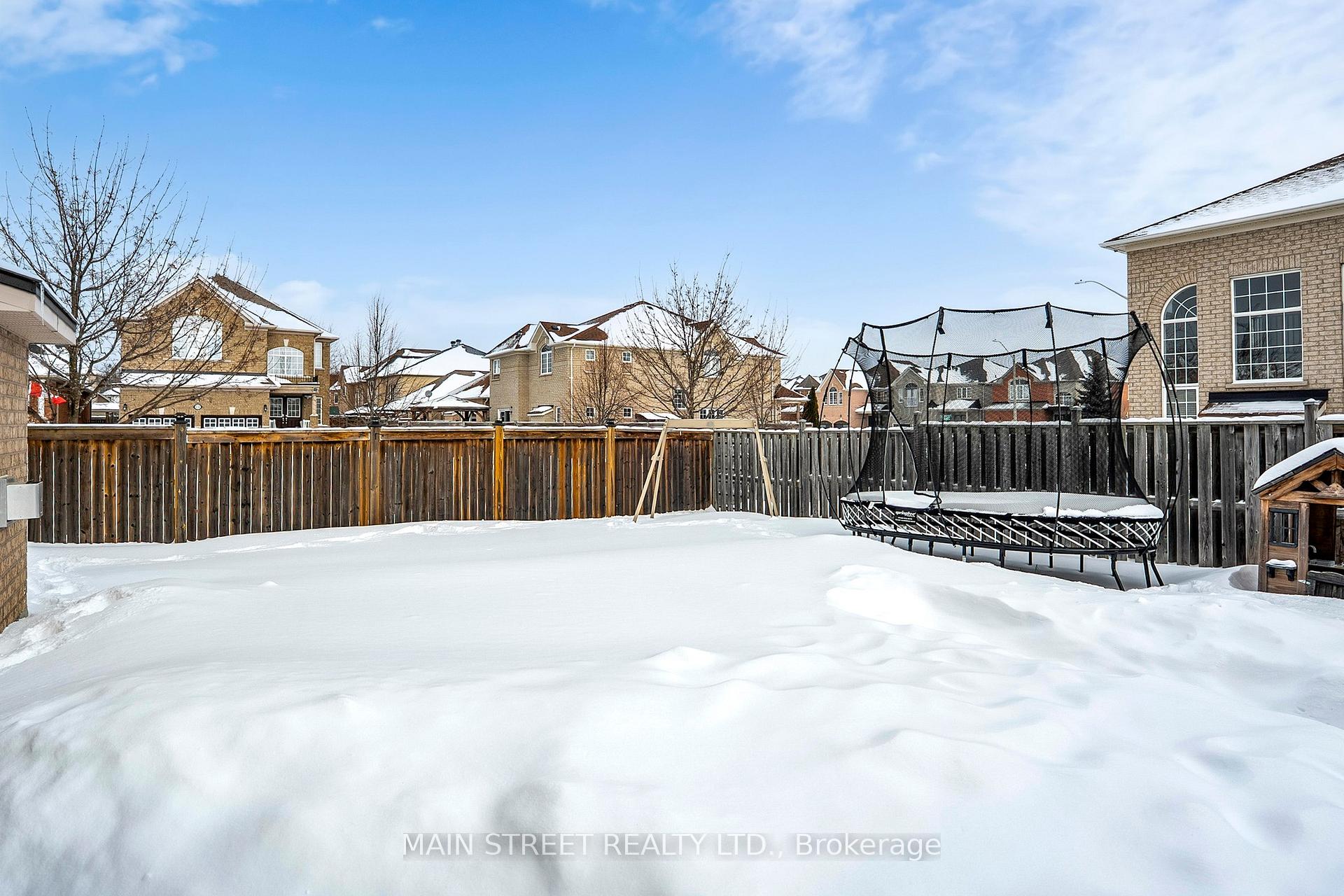 Photo 38 of 58 Tudor Crescent, Barrie, Innis-Shore — HOMEH