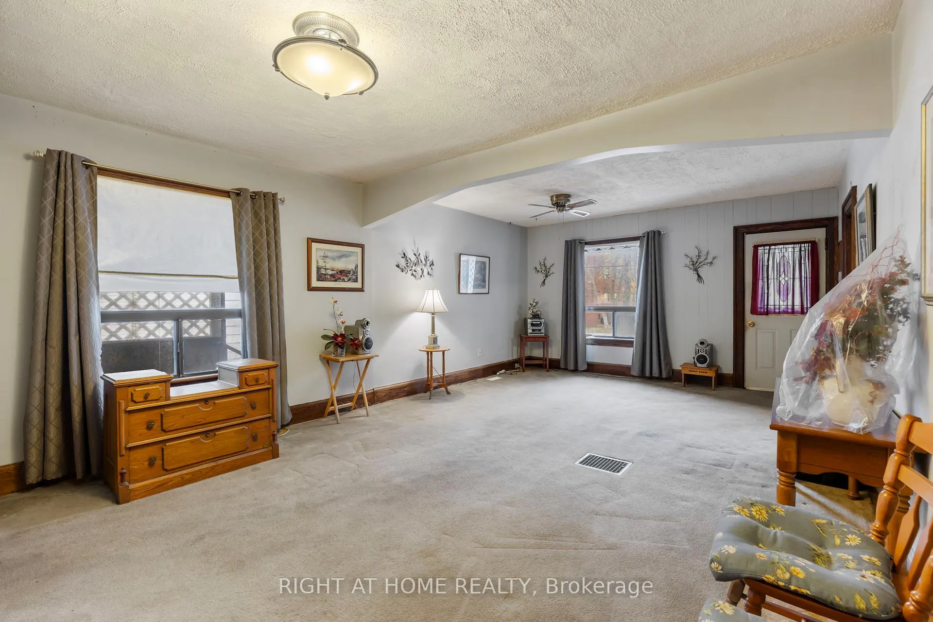 Photo 3 of 157 Park Road S, Oshawa, Vanier — HOMEH