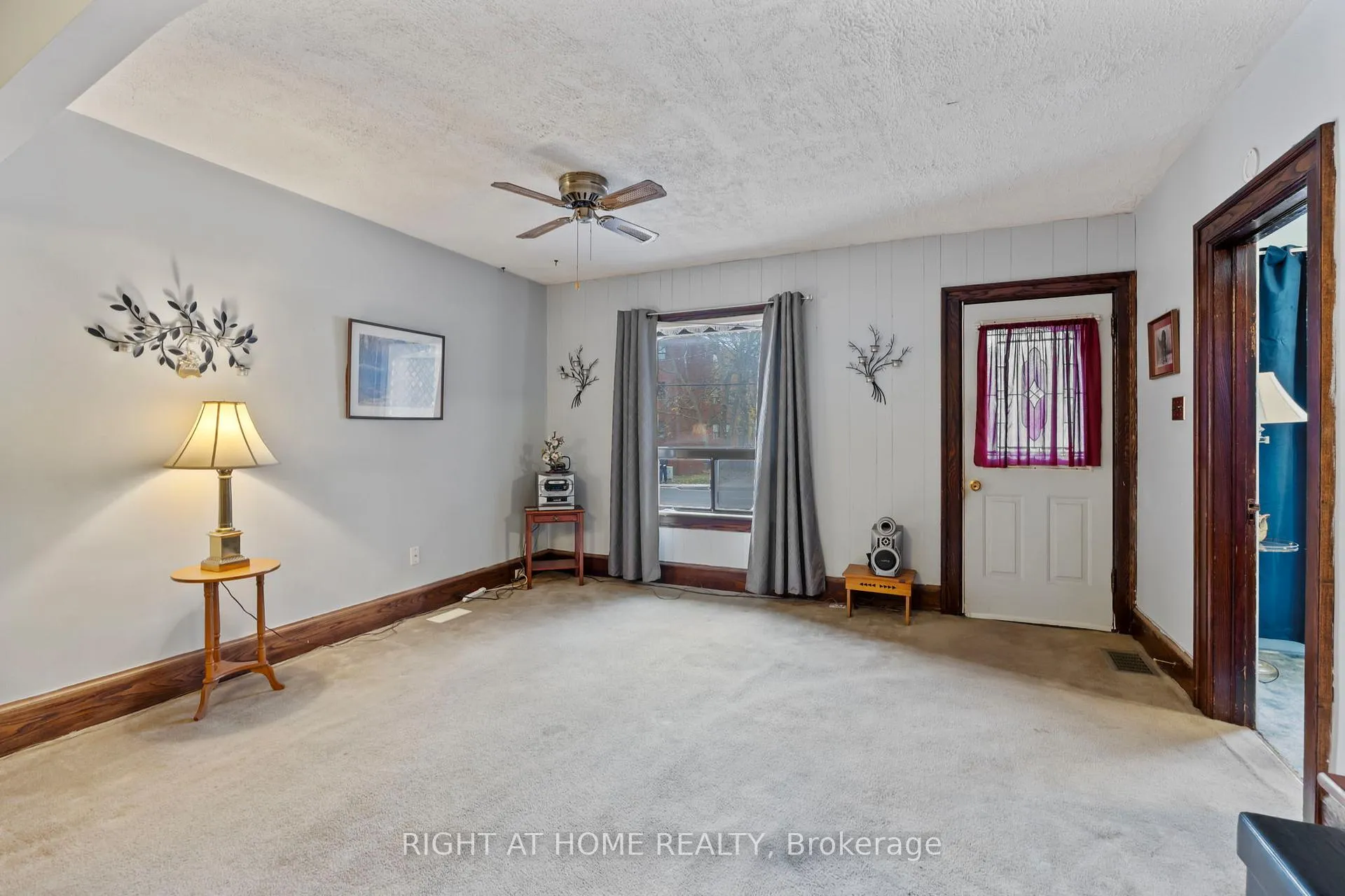 Photo 4 of 157 Park Road S, Oshawa, Vanier — HOMEH