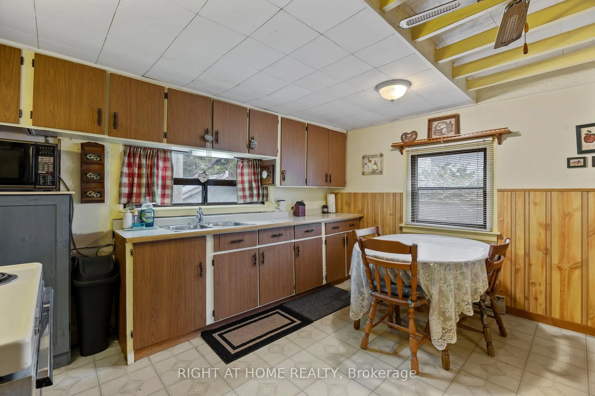 Photo 7 of 157 Park Road S, Oshawa, Vanier — HOMEH