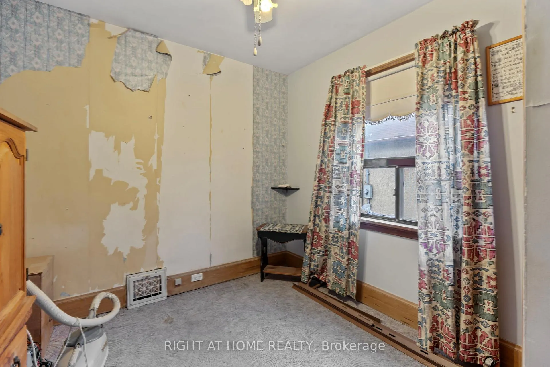 Photo 11 of 157 Park Road S, Oshawa, Vanier — HOMEH