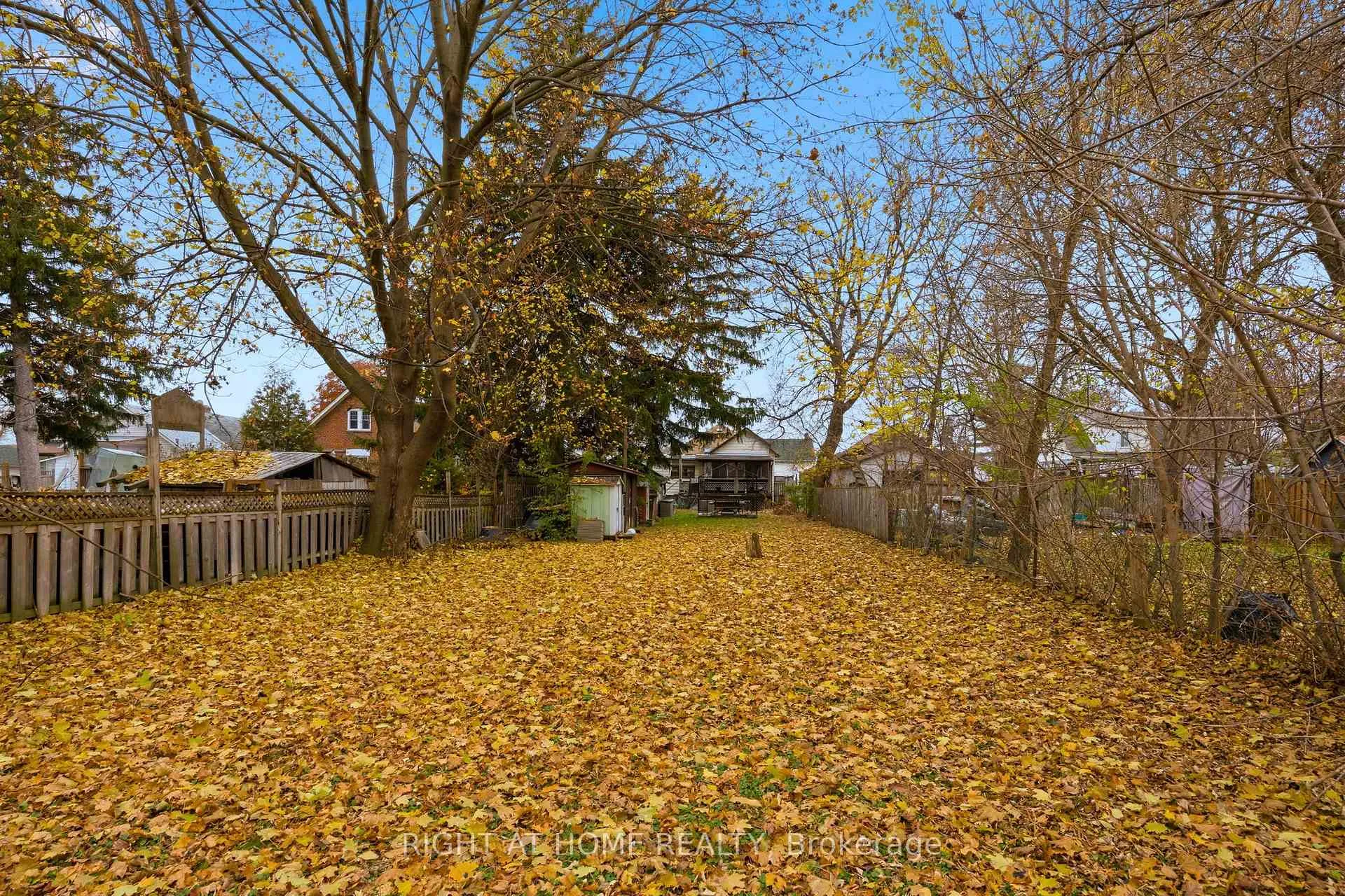 Photo 16 of 157 Park Road S, Oshawa, Vanier — HOMEH