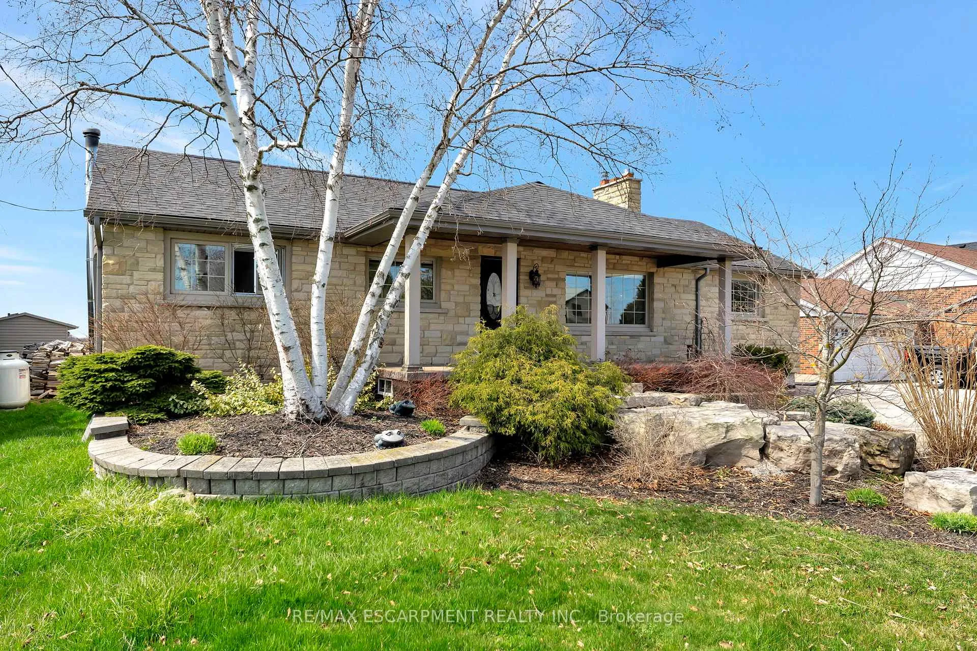 Photo 2 of 565 Second Road, Hamilton, Stoney Creek — HOMEH