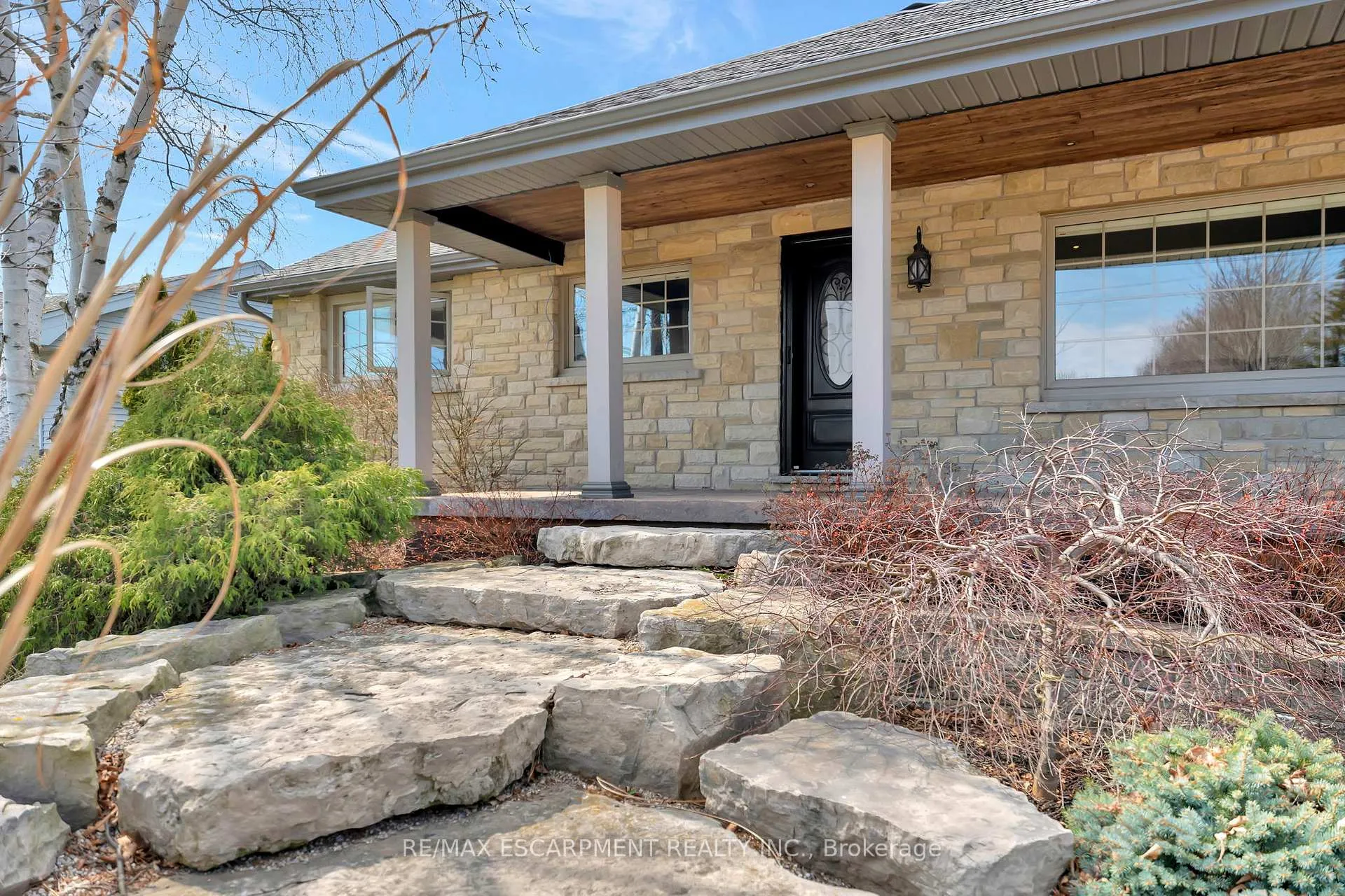 Photo 3 of 565 Second Road, Hamilton, Stoney Creek — HOMEH