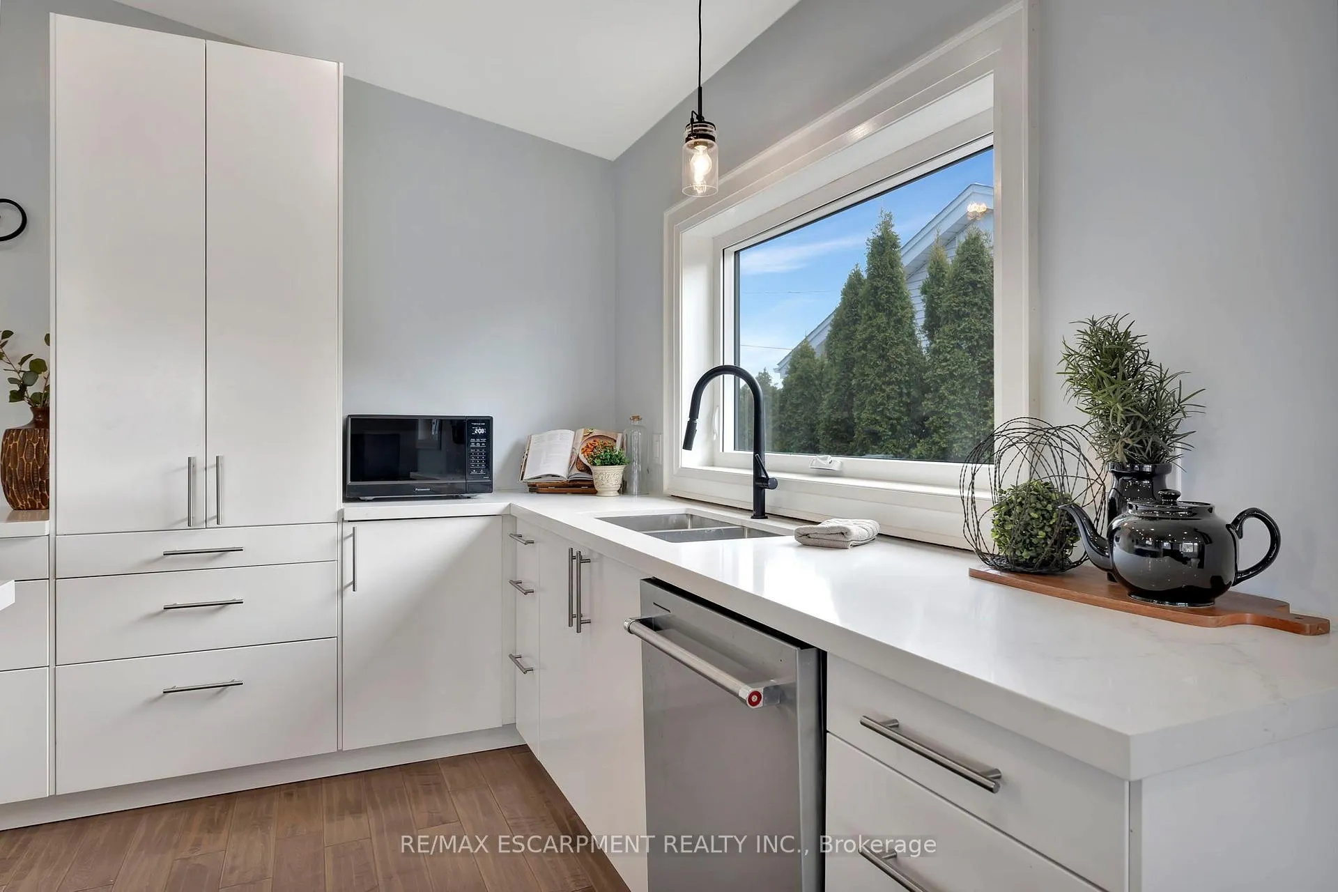 Photo 11 of 565 Second Road, Hamilton, Stoney Creek — HOMEH
