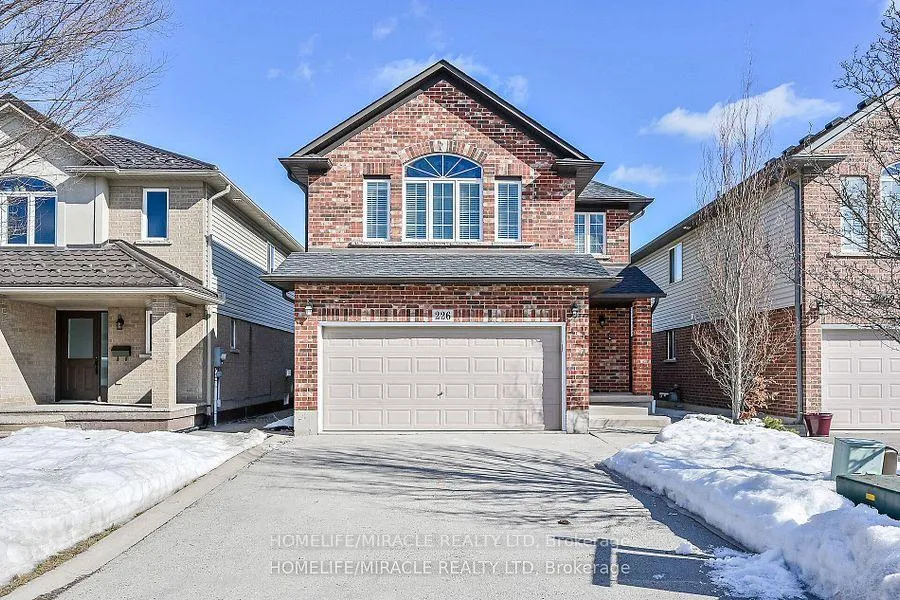 Photo 2 of 226 Spring valley Crescent E, Hamilton, Kernighan — HOMEH