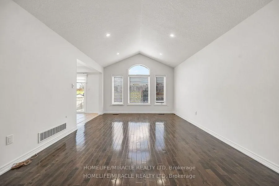 Photo 9 of 226 Spring valley Crescent E, Hamilton, Kernighan — HOMEH