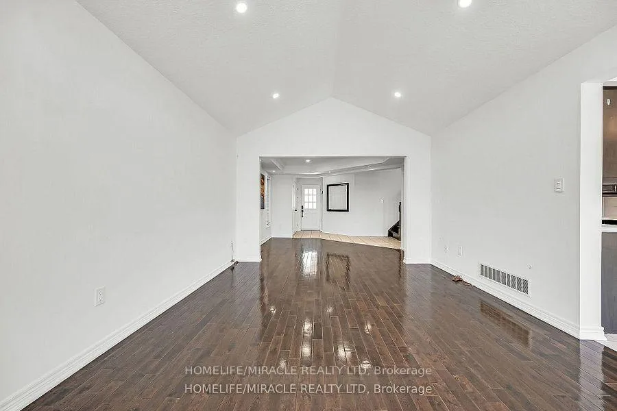 Photo 11 of 226 Spring valley Crescent E, Hamilton, Kernighan — HOMEH