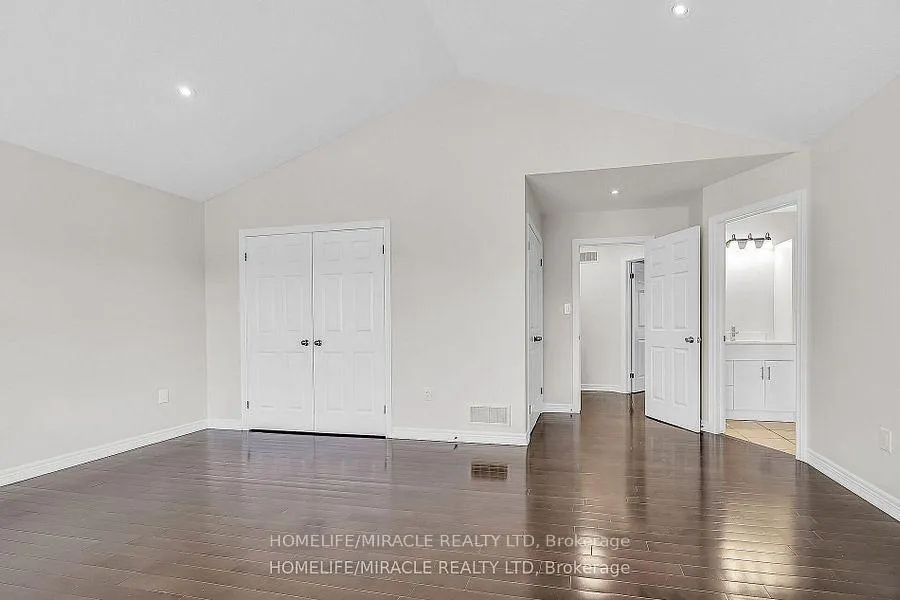 Photo 23 of 226 Spring valley Crescent E, Hamilton, Kernighan — HOMEH