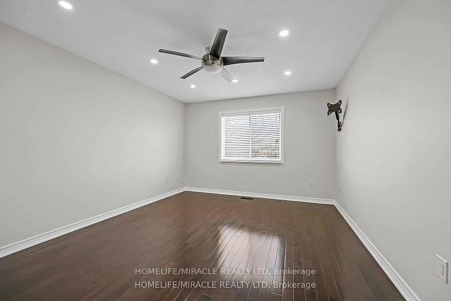 Photo 32 of 226 Spring valley Crescent E, Hamilton, Kernighan — HOMEH