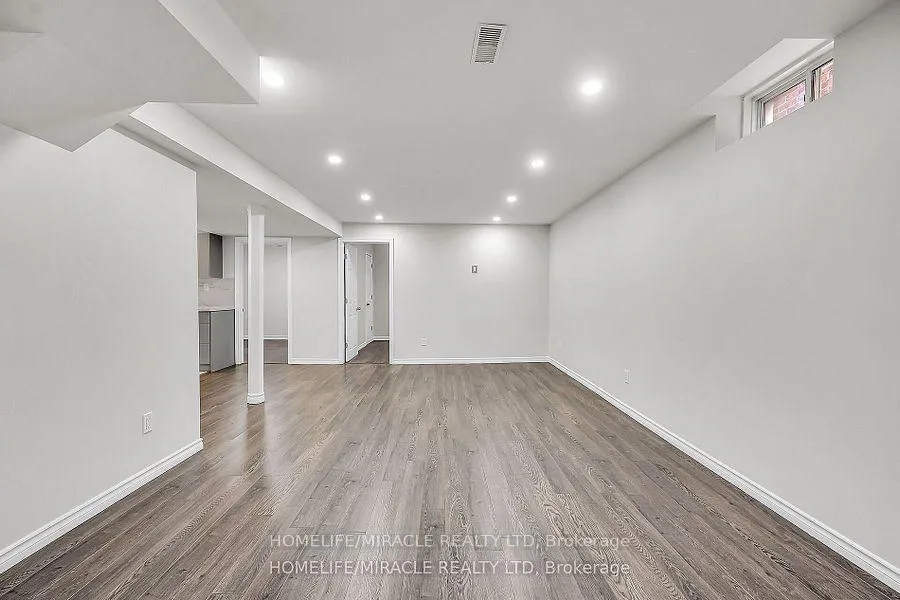 Photo 36 of 226 Spring valley Crescent E, Hamilton, Kernighan — HOMEH