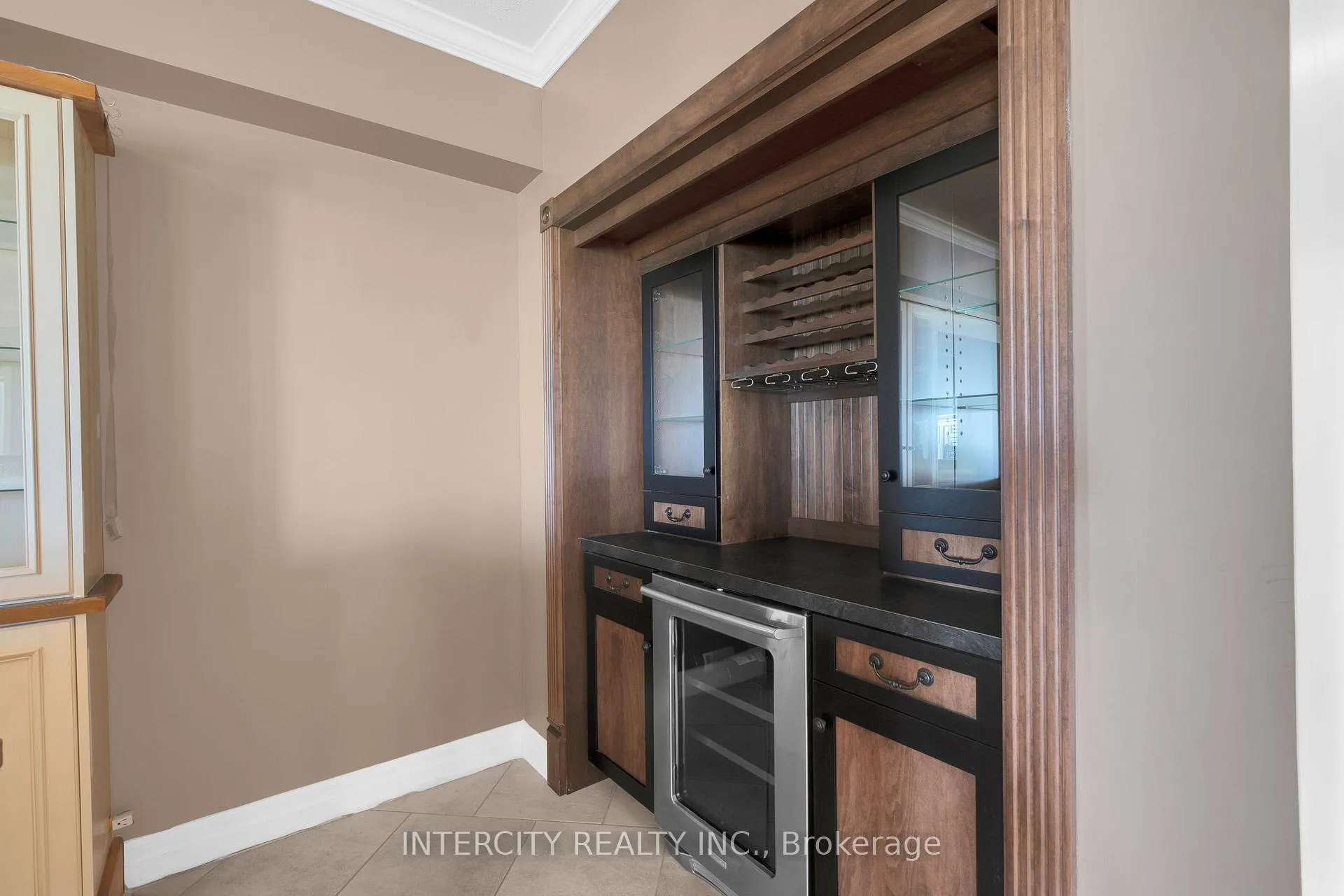 Photo 19 of 679 Aberdeen Boulevard, Midland — HOMEH