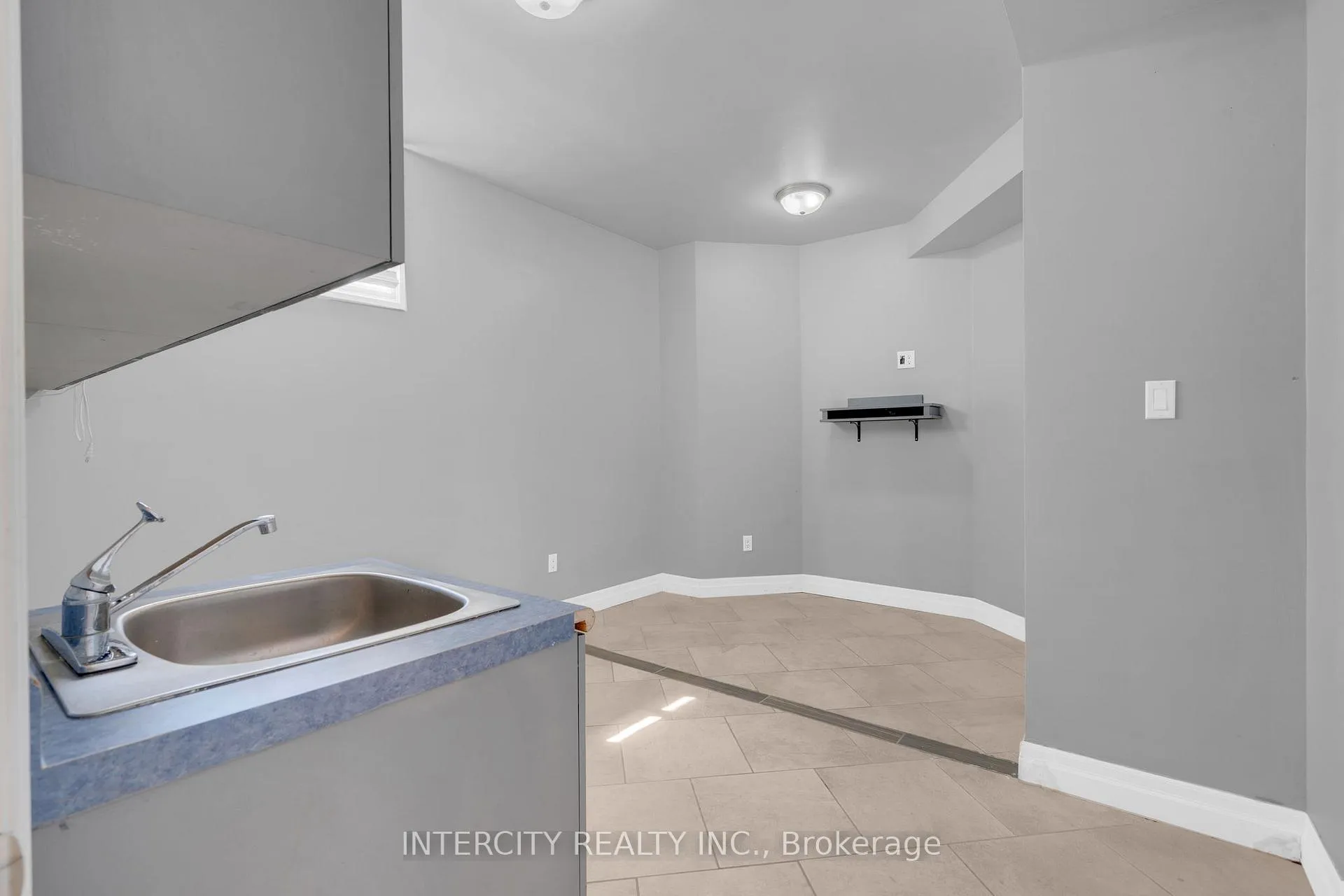 Photo 20 of 679 Aberdeen Boulevard, Midland — HOMEH