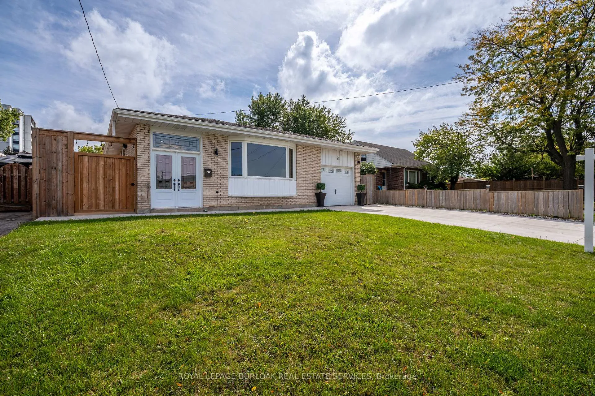 Photo 2 of 71 Fielding Crescent, Hamilton, Lawfield — HOMEH