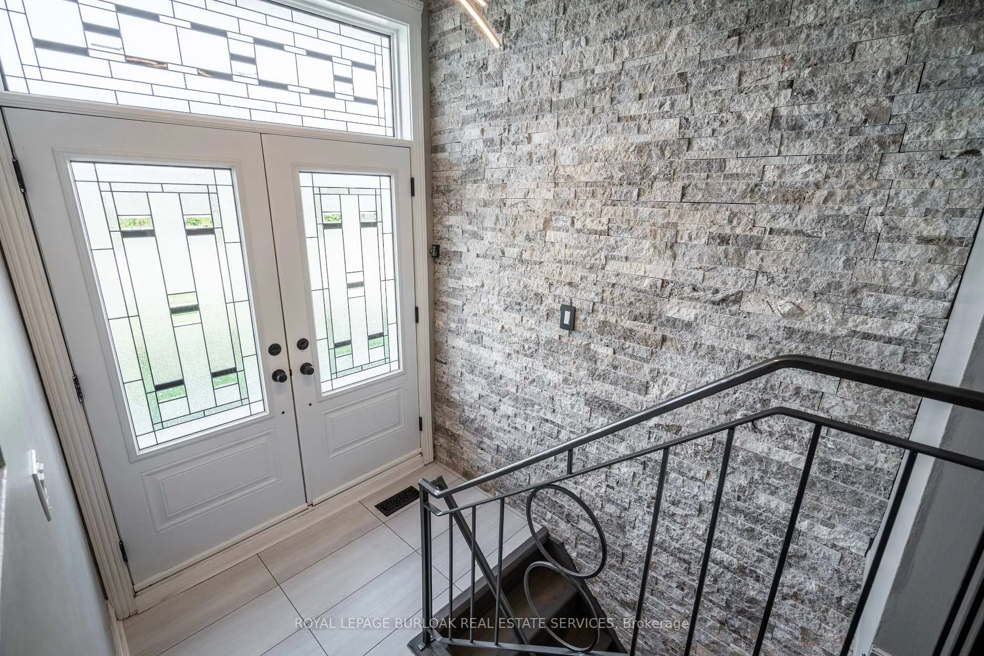 Photo 3 of 71 Fielding Crescent, Hamilton, Lawfield — HOMEH
