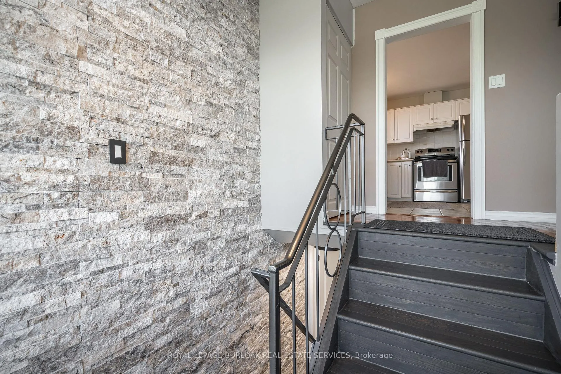Photo 4 of 71 Fielding Crescent, Hamilton, Lawfield — HOMEH