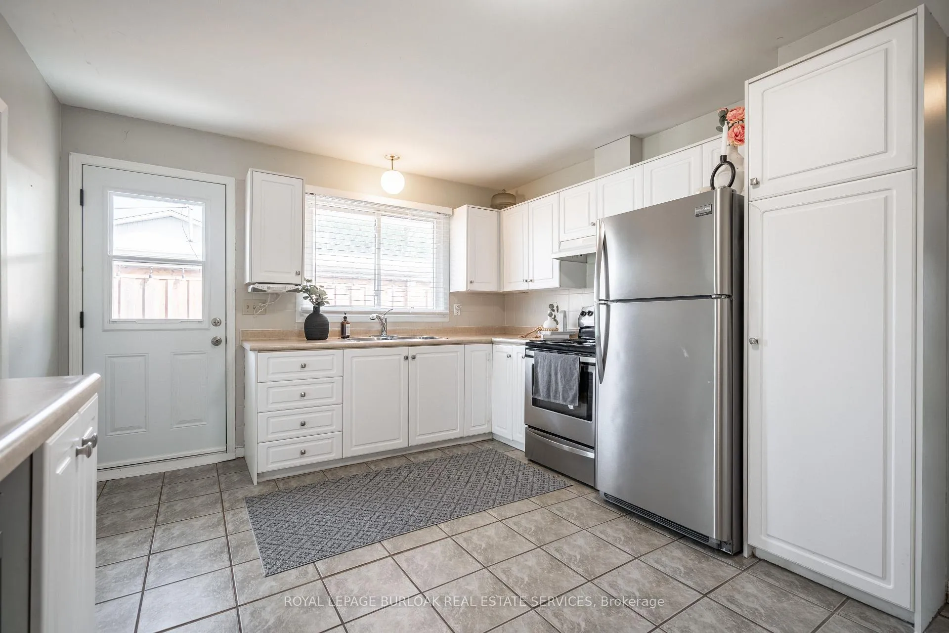 Photo 5 of 71 Fielding Crescent, Hamilton, Lawfield — HOMEH