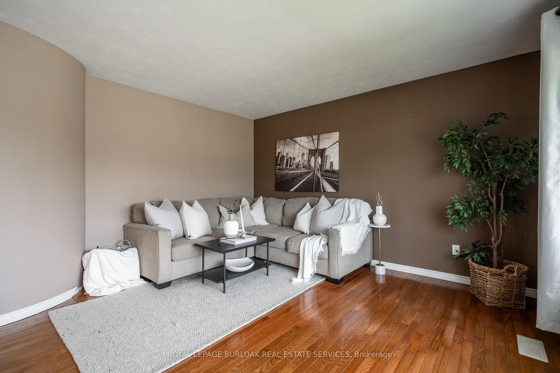 Photo 9 of 71 Fielding Crescent, Hamilton, Lawfield — HOMEH