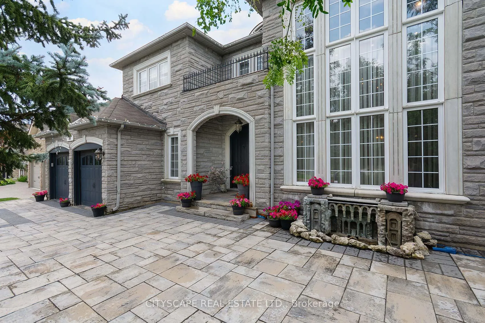 Photo 2 of 60 Lipa Drive, Vaughan, East Woodbridge — HOMEH